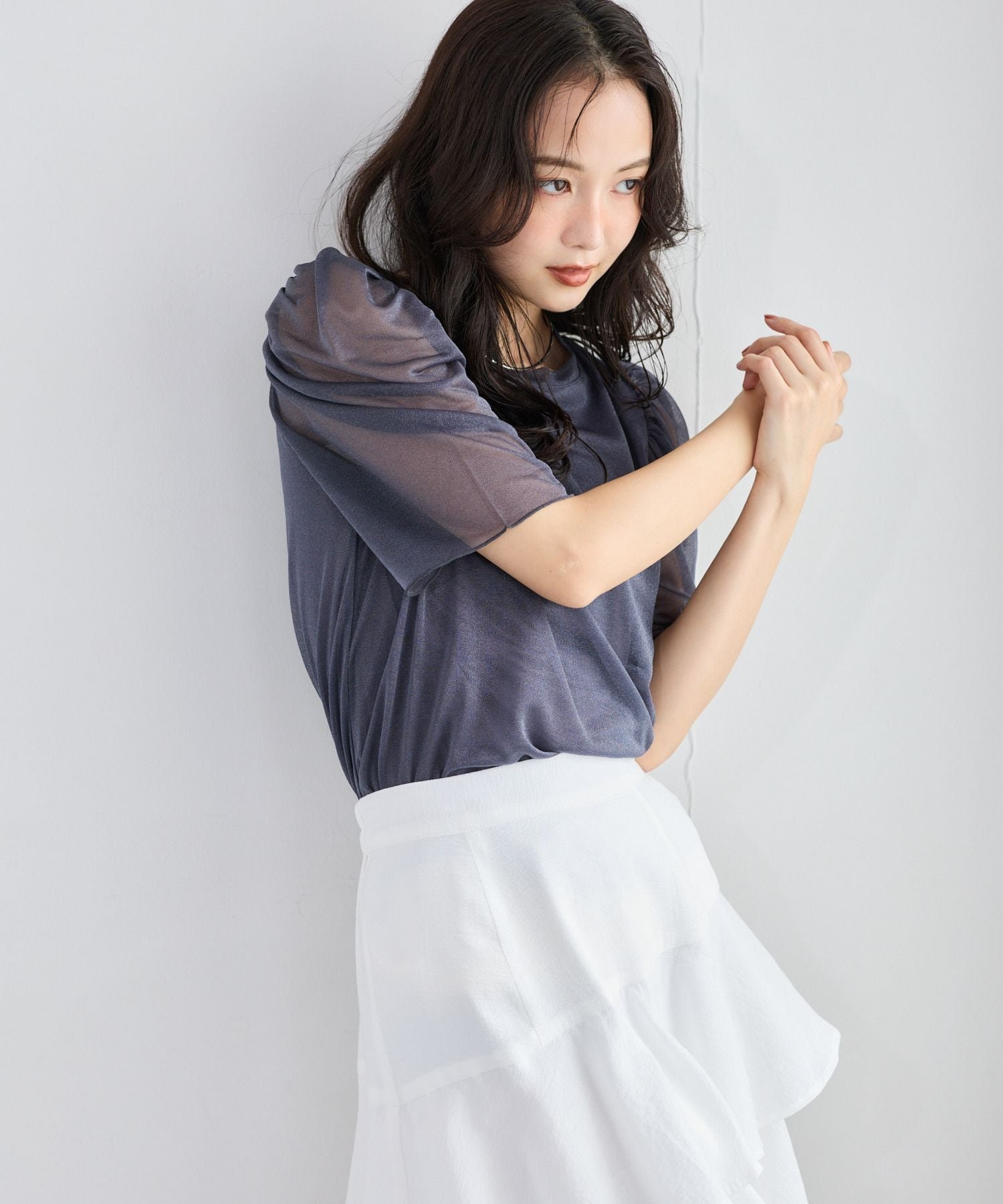 mysty woman ラメシアーギャザースリーブプルオーバー ミスティウーマン トップス カットソー・Tシャツ ホワイト グレー ブラック