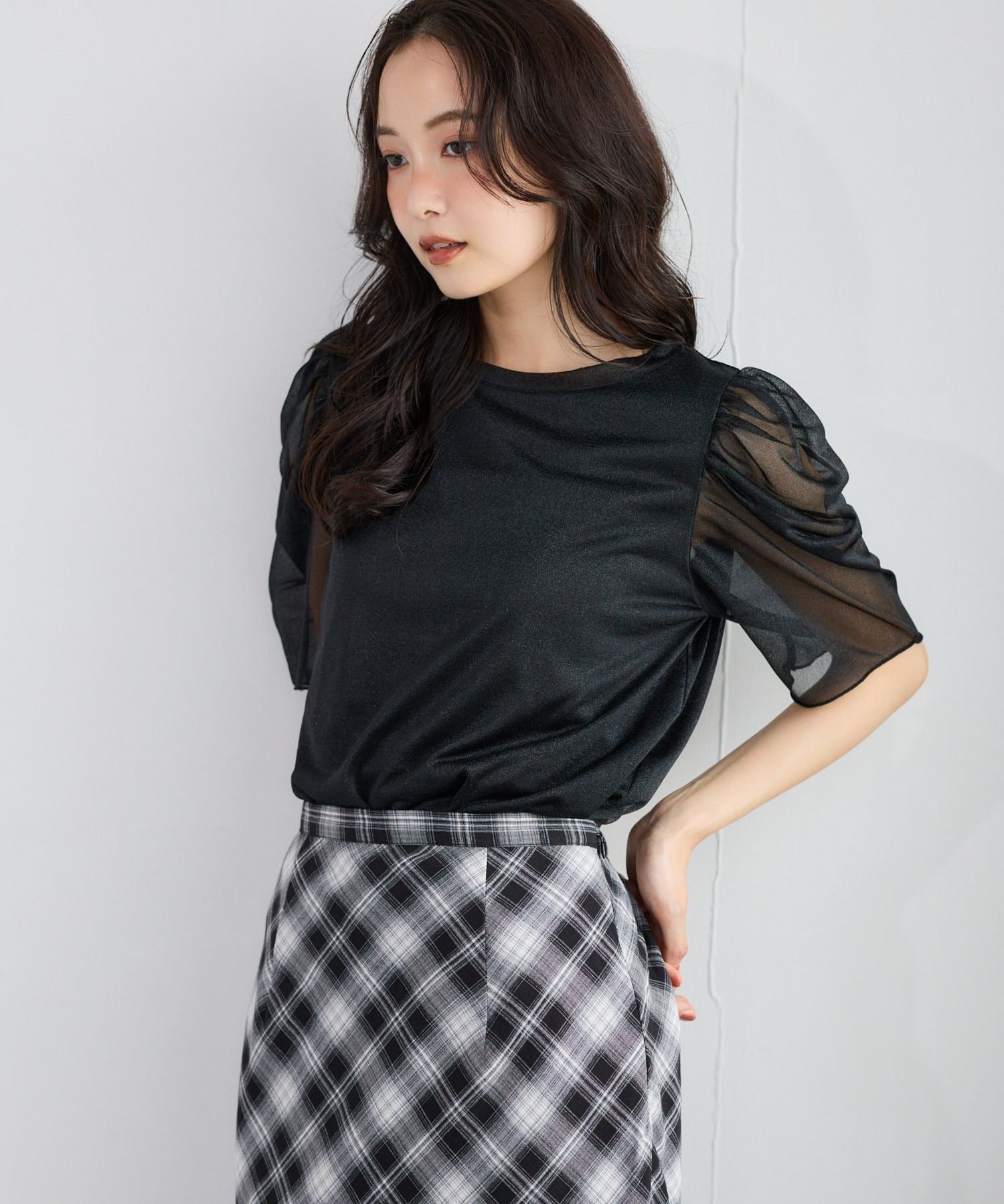 mysty woman ラメシアーギャザースリーブプルオーバー ミスティウーマン トップス カットソー・Tシャツ ホワイト グレー ブラック