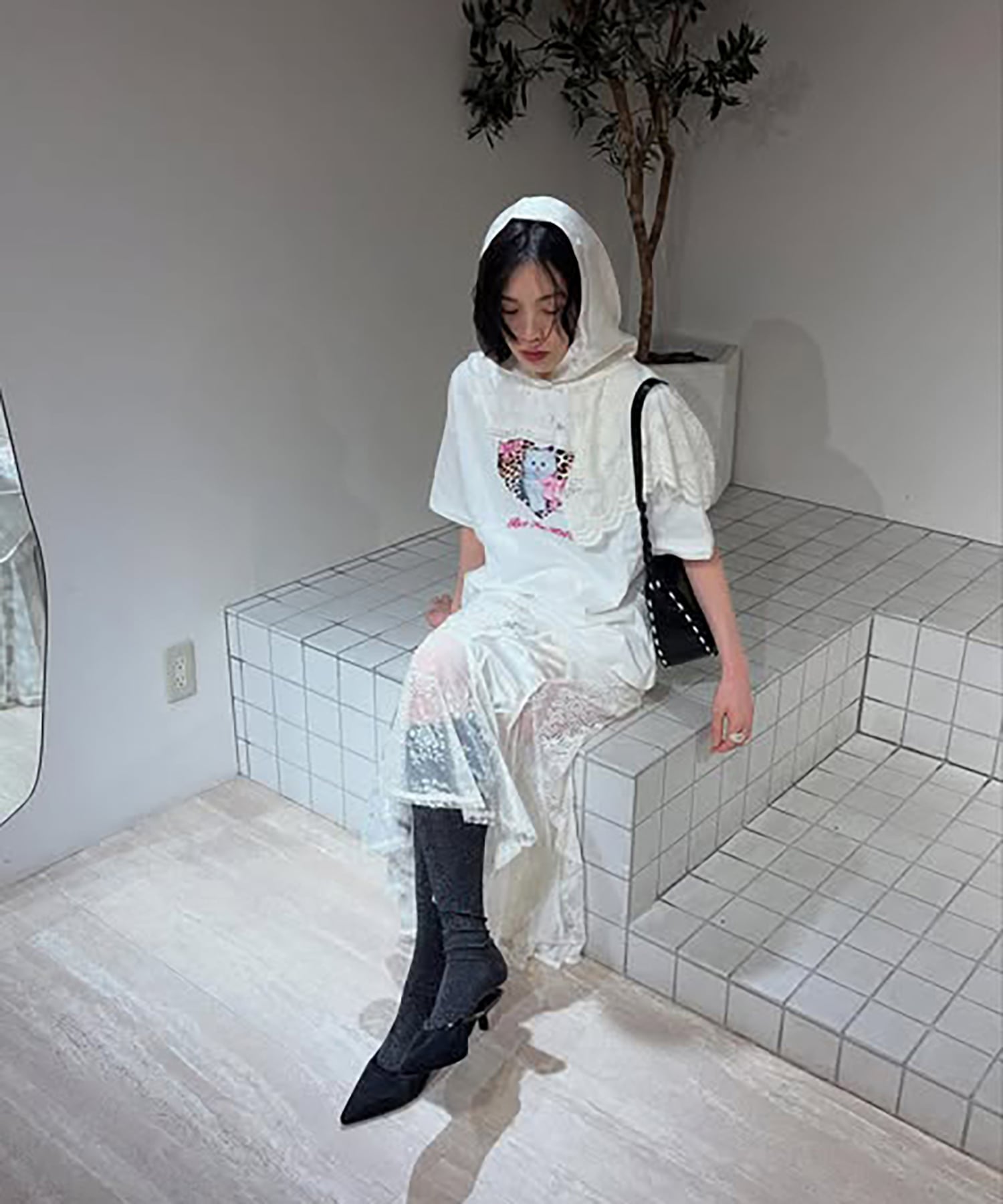 HEY! Mrs ROSE HEY! Mrs ROSE(ヘイ!ミセスローズ)【Ray! Mrs ROSE】でかTシャツ キャセリーニ トップス カットソー・Tシャツ ホワイト ブラック