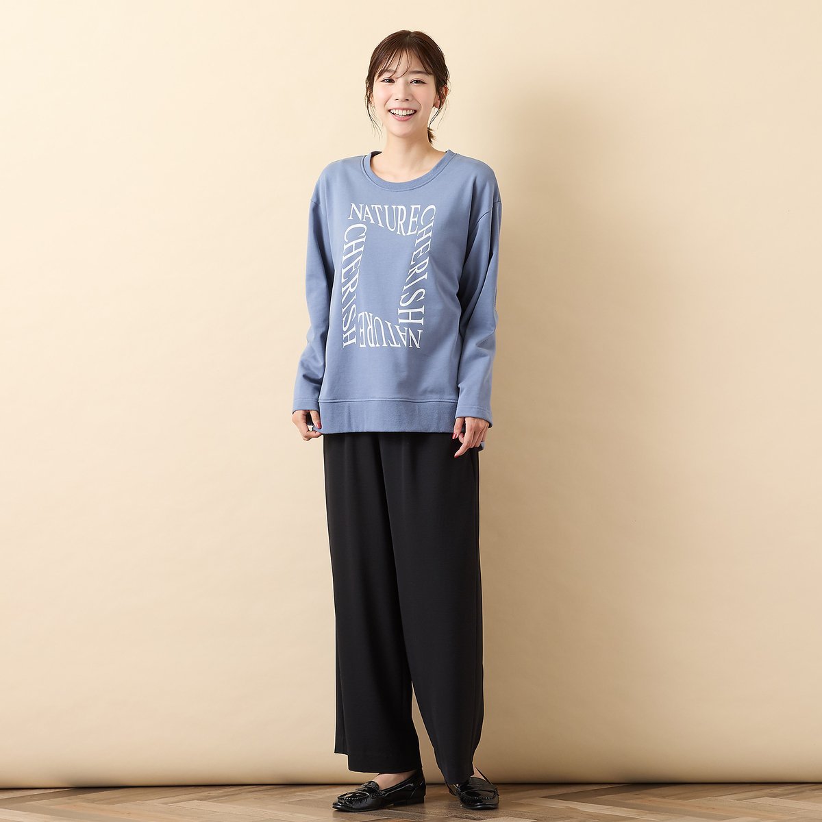 PISANO 【手洗いOK】メッセージプリント・クルーネックスウェット ピサーノ トップス カットソー・Tシャツ ブラウン ブルー