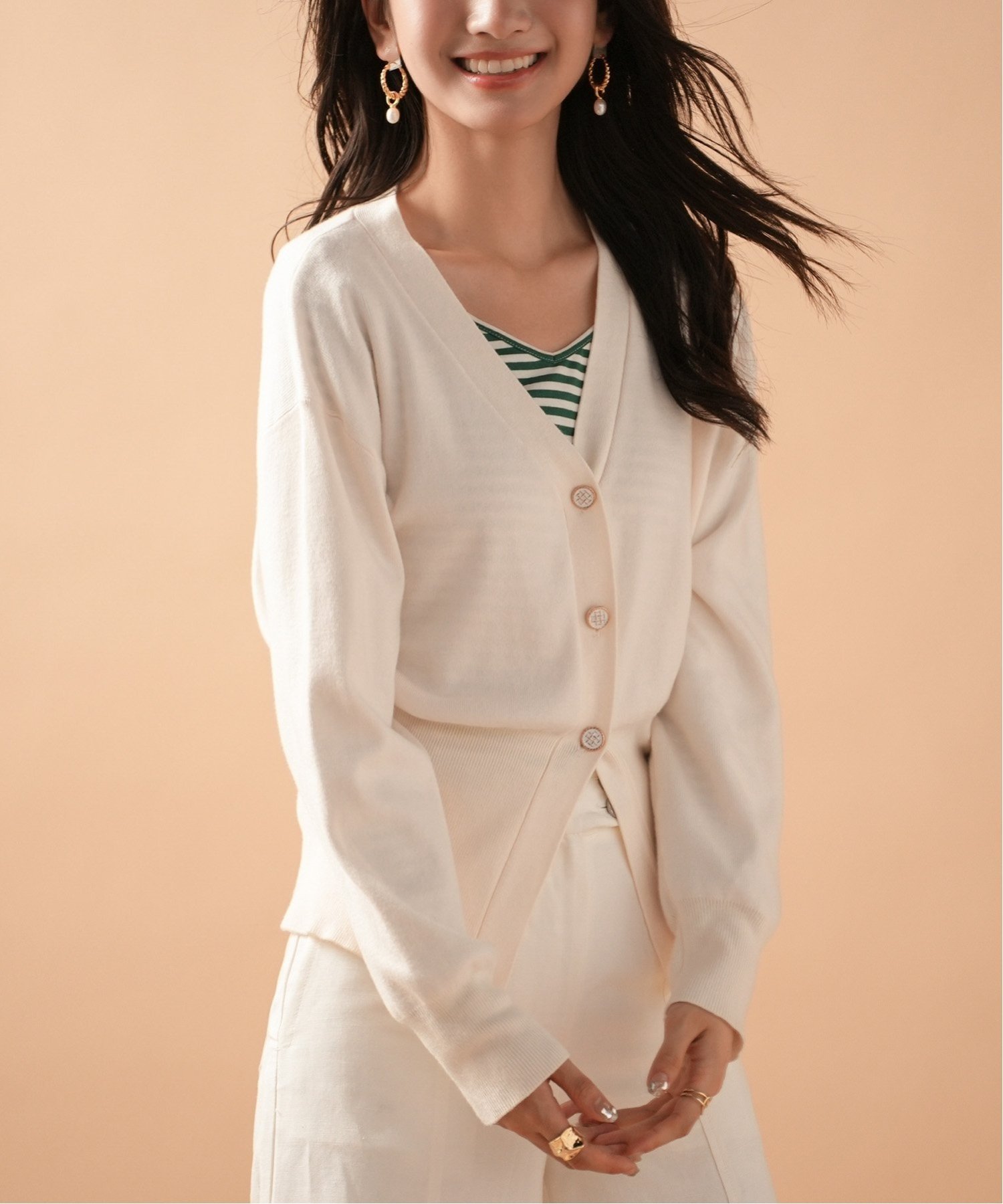 【SALE／50%OFF】SAISON DE PAPILLON Vネックニットカーディガン セゾン・ド・パピヨン トップス カーディガン ホワイト ブラック ブラウンのサムネイル