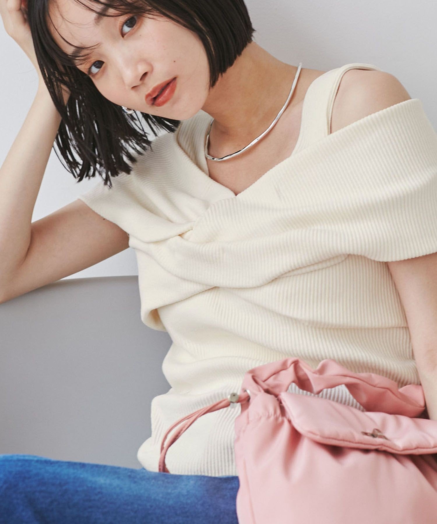 VIS 【夏トク価格】ねじれオフショルプルオーバー ビス トップス ニット ブラック ベージュ ピンク【送料無料】のサムネイル