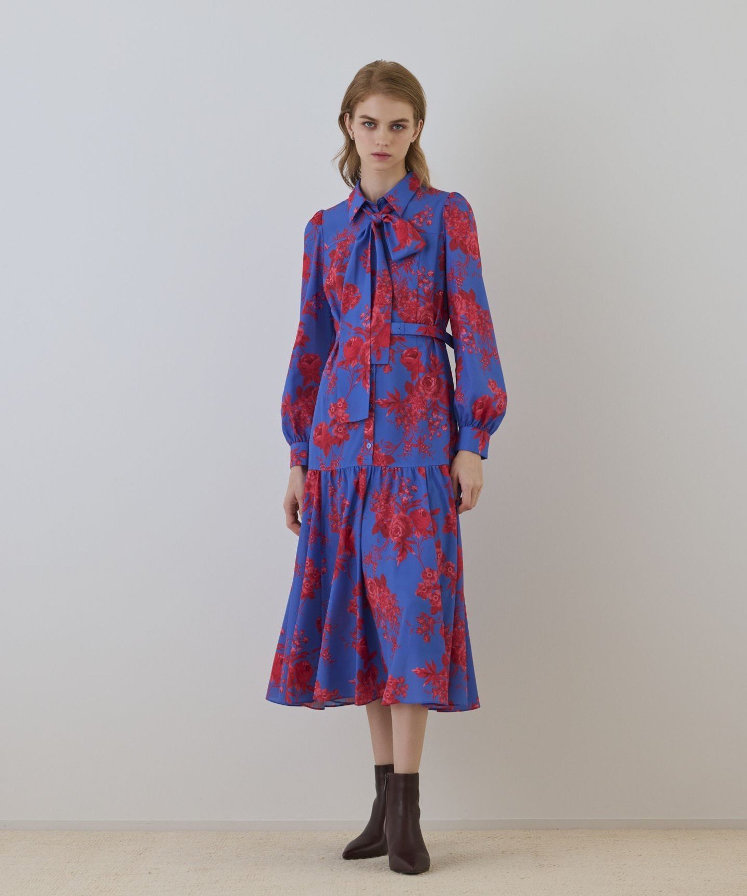 GRACE CONTINENTAL ブーケフラワープリントワンピース グレースコンチネンタル ワンピース・ドレス ワンピース ブラック ベージュ ブルー【送料無料】のサムネイル