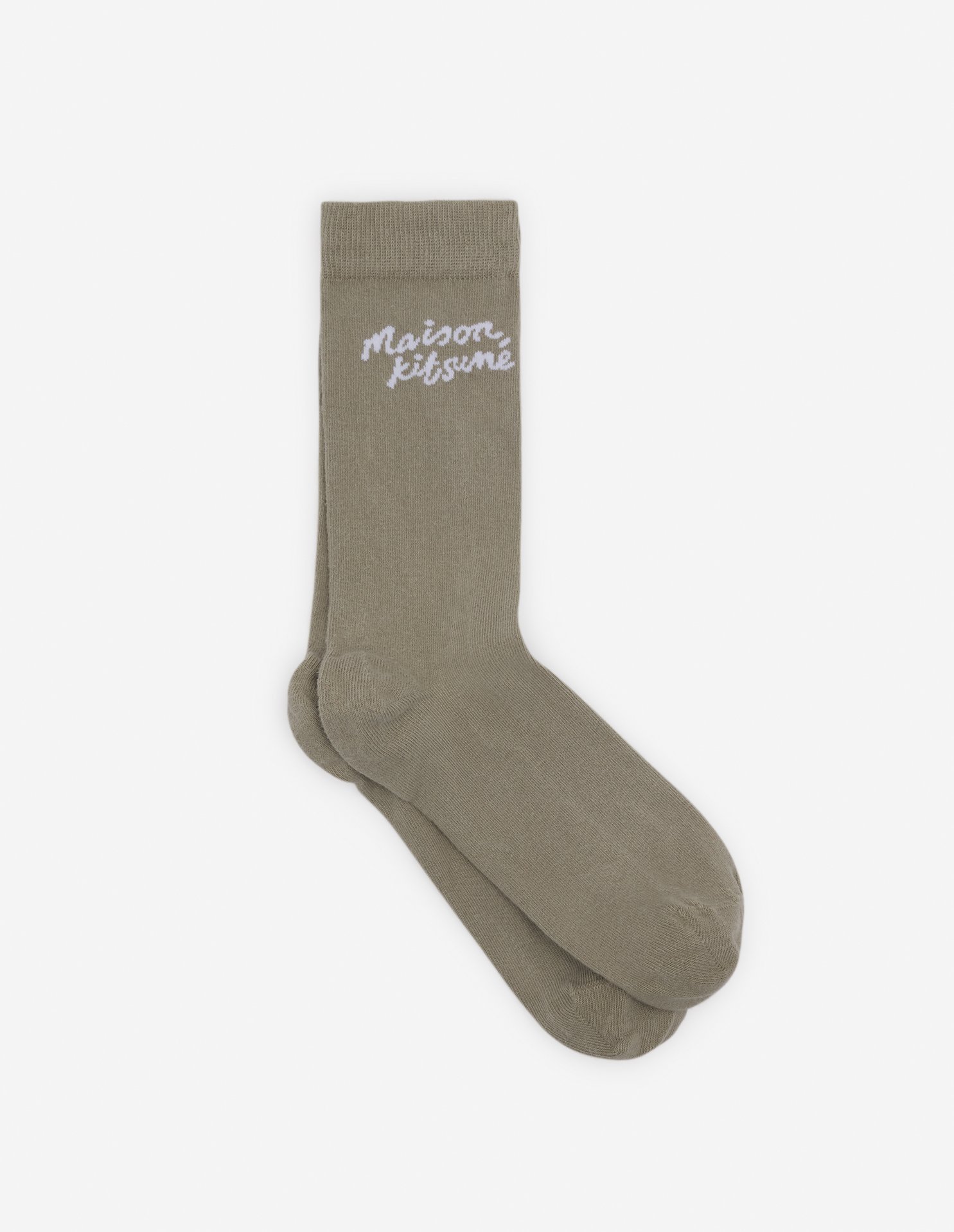 MAISON KITSUNE（メゾン キツネ）Maison Kitsune/(M)MAISON KITSUNE HANDWRITTING SOCKSSPRING/SUMMER 2024 COLLECTIONコットンブレンドソックス。トップに手書き文字「Maison Kitsuné」が施されています。- コットンブレンドソックス- 快適なゴム口- 手書き文字「Maison Kitsuné」※画像の商品はサンプルです。 実際の商品と仕様が若干異なる場合がございます。【Spring/Summer 2024 Collection】メゾン キツネの2024年春夏コレクションは、都会からビーチへ、終わらない夏の小旅行がコンセプトです。東京から沖縄、パリからビアレッツ、ニューヨークからカリフォルニアへと旅をしながら、メゾン キツネらしい多面的な感性を強く反映し、現代的な視点と古い習慣に捉われない自由な発想でクラシックな要素を再解釈したコレクションです。夜明けのブルー、バラのつぼみのようなピンクといったフレッシュなカラーパレットで彩られた今回のコレクションは、都会での必須アイテムを自由な視点で探求してきます。現代的で気取りのない雰囲気を漂わせつつも、洗練されたクラシックなワードローブです。型番：MM06422KT0014-01-01 KJ6222【採寸】サイズ長さ36/3924.0cm40/4524.0cm商品のサイズについて【商品詳細】ポルトガル素材：コットン79%ナイロン20%ポリウレタン1%サイズ：36/39、40/45※画面上と実物では多少色具合が異なって見える場合もございます。ご了承ください。商品のカラーについて 【予約商品について】 ※「先行予約販売中」「予約販売中」をご注文の際は予約商品についてをご確認ください。MAISON KITSUNE（メゾン キツネ）Maison Kitsune/(M)MAISON KITSUNE HANDWRITTING SOCKSSPRING/SUMMER 2024 COLLECTIONコットンブレンドソックス。トップに手書き文字「Maison Kitsuné」が施されています。- コットンブレンドソックス- 快適なゴム口- 手書き文字「Maison Kitsuné」※画像の商品はサンプルです。 実際の商品と仕様が若干異なる場合がございます。【Spring/Summer 2024 Collection】メゾン キツネの2024年春夏コレクションは、都会からビーチへ、終わらない夏の小旅行がコンセプトです。東京から沖縄、パリからビアレッツ、ニューヨークからカリフォルニアへと旅をしながら、メゾン キツネらしい多面的な感性を強く反映し、現代的な視点と古い習慣に捉われない自由な発想でクラシックな要素を再解釈したコレクションです。夜明けのブルー、バラのつぼみのようなピンクといったフレッシュなカラーパレットで彩られた今回のコレクションは、都会での必須アイテムを自由な視点で探求してきます。現代的で気取りのない雰囲気を漂わせつつも、洗練されたクラシックなワードローブです。型番：MM06422KT0014-01-01 KJ6222【採寸】サイズ長さ36/3924.0cm40/4524.0cm商品のサイズについて【商品詳細】ポルトガル素材：コットン79%ナイロン20%ポリウレタン1%サイズ：36/39、40/45※画面上と実物では多少色具合が異なって見える場合もございます。ご了承ください。商品のカラーについて 【予約商品について】 ※「先行予約販売中」「予約販売中」をご注文の際は予約商品についてをご確認ください。■重要なお知らせ※ 当店では、ギフト配送サービス及びラッピングサービスを行っておりません。ご注文者様とお届け先が違う場合でも、タグ（値札）付「納品書 兼 返品連絡票」同梱の状態でお送り致しますのでご了承ください。 ラッピング・ギフト配送について※ 2点以上ご購入の場合、全ての商品が揃い次第一括でのお届けとなります。お届け予定日の異なる商品をお買い上げの場合はご注意下さい。お急ぎの商品がございましたら分けてご購入いただきますようお願い致します。発送について ※ 買い物カートに入れるだけでは在庫確保されませんのでお早めに購入手続きをしてください。当店では在庫を複数サイトで共有しているため、同時にご注文があった場合、売切れとなってしまう事がございます。お手数ですが、ご注文後に当店からお送りする「ご注文内容の確認メール」をご確認ください。ご注文の確定について ※ Rakuten Fashionの商品ページに記載しているメーカー希望小売価格は、楽天市場「商品価格ナビ」に登録されている価格に準じています。 商品の価格についてMAISON KITSUNEMAISON KITSUNEの靴下靴下・レッグウェアご注文・お届けについて発送ガイドラッピンググッズ3,980円以上送料無料ご利用ガイド