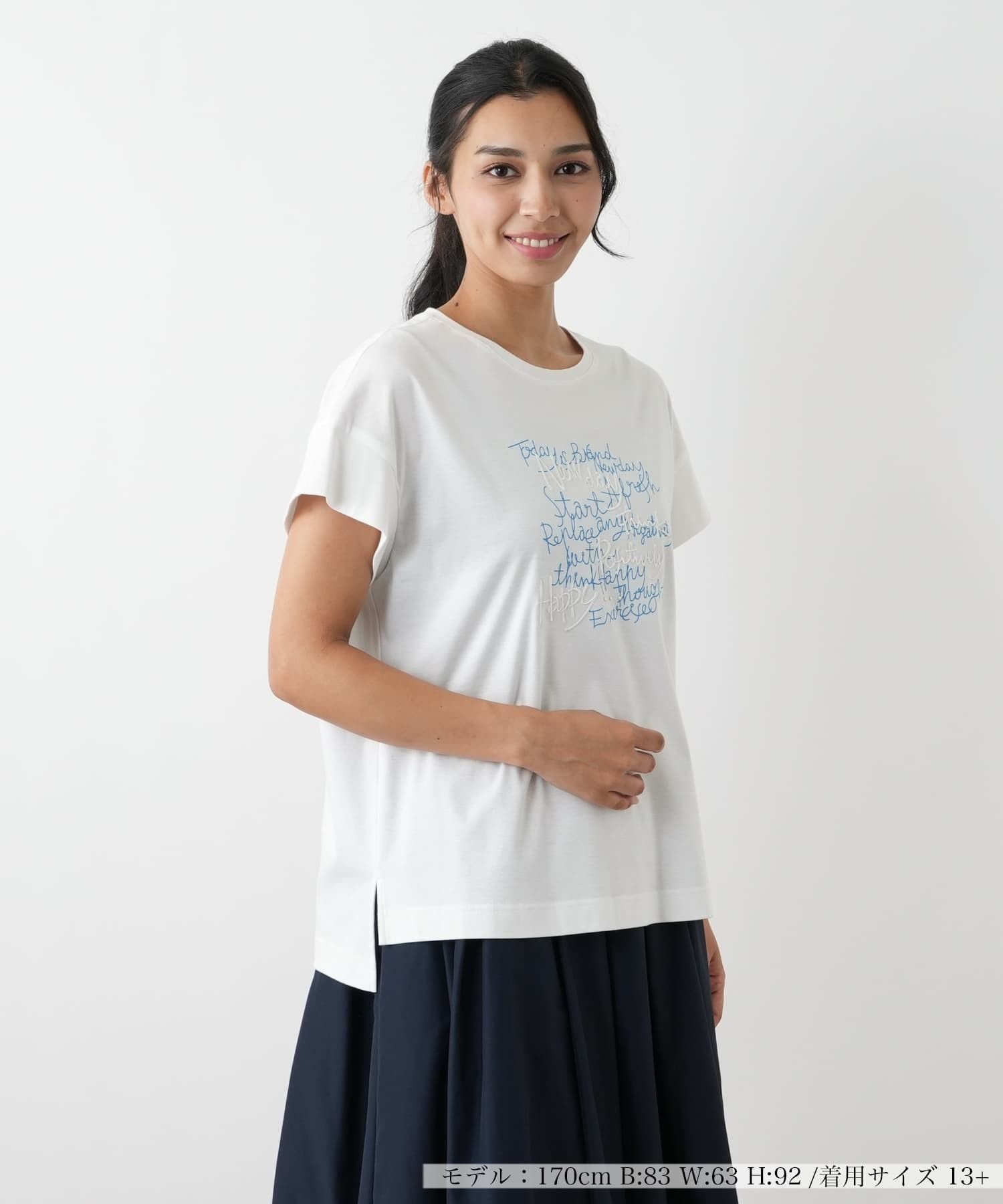 Leilian PLUS HOUSE ロゴデザインTシャツ レリアン プラスハウス トップス カットソー・Tシャツ ホワイト ネイビー