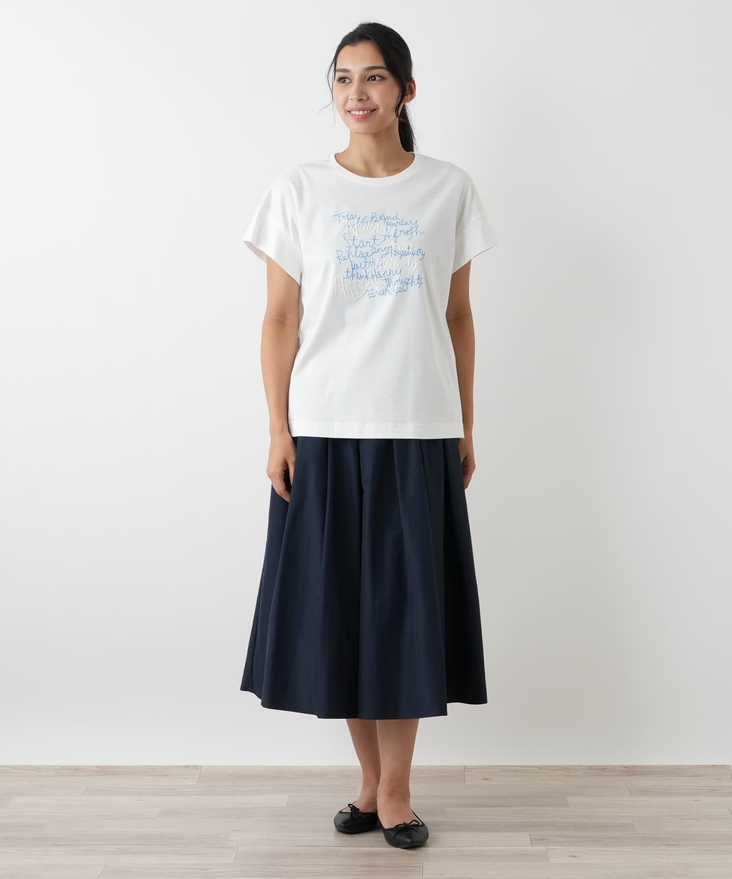 Leilian PLUS HOUSE ロゴデザインTシャツ レリアン プラスハウス トップス カットソー・Tシャツ ホワイト ネイビー