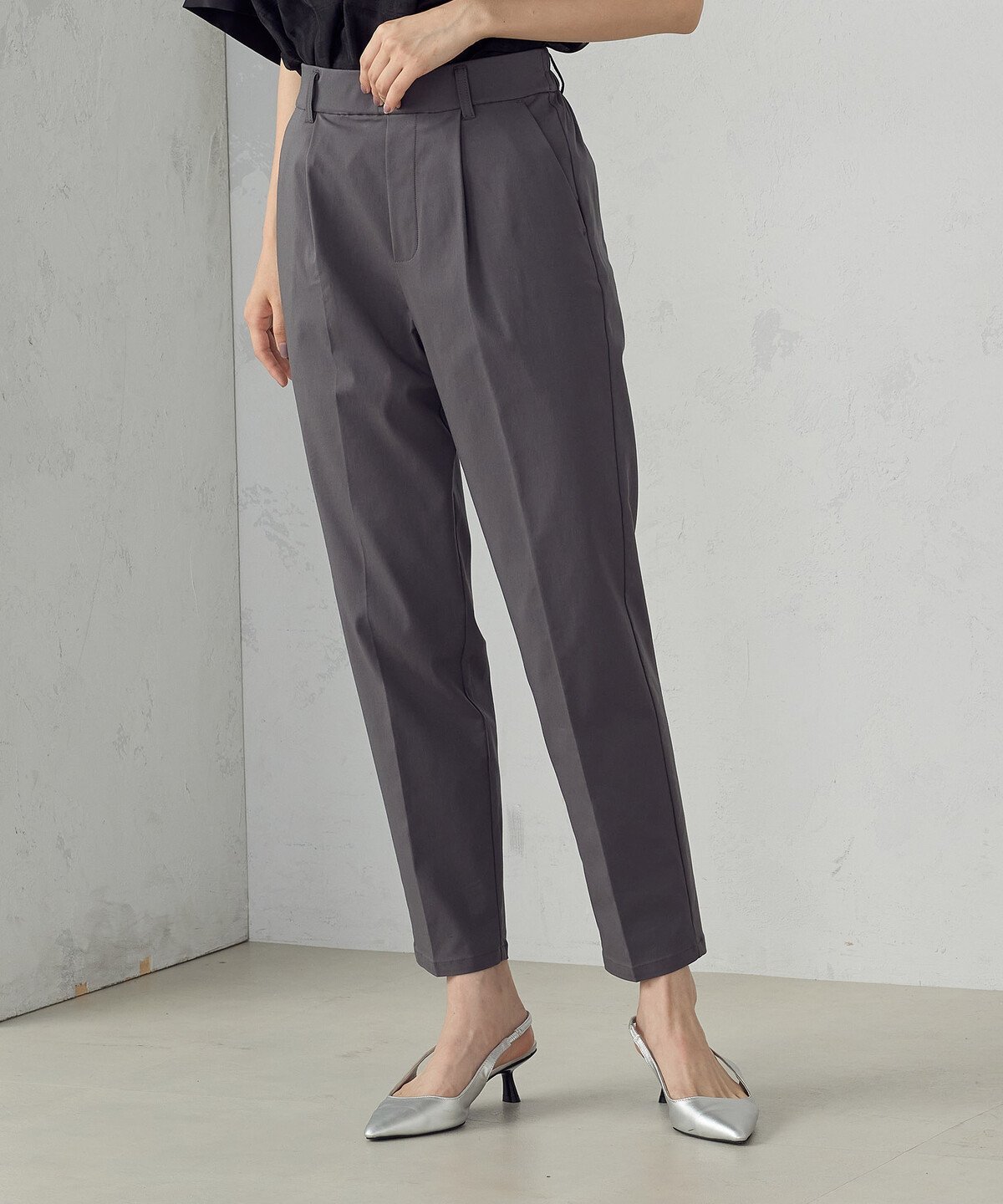 【SALE／50%OFF】COMME CA MODELS 【美しいベーシックパンツ】 ストレッチツイルテーパードパンツ コムサイズム パンツ その他のパンツ グレー ベージュ ブラックのサムネイル