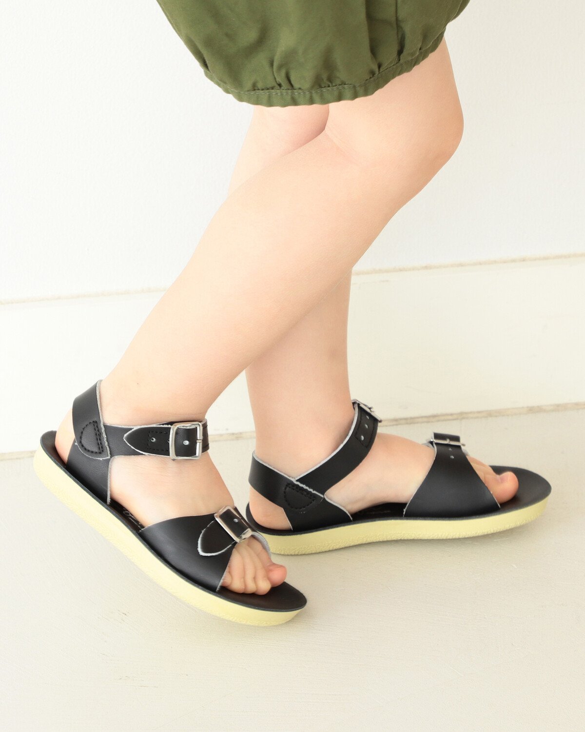 楽天Rakuten Fashionこども ビームス SALT WATER SANDALS / Surfer ウォッシャブル レザー サンダル （約16~22cm） コドモ ビームス シューズ・靴 サンダル ブラック ベージュ ホワイト ネイビー【送料無料】