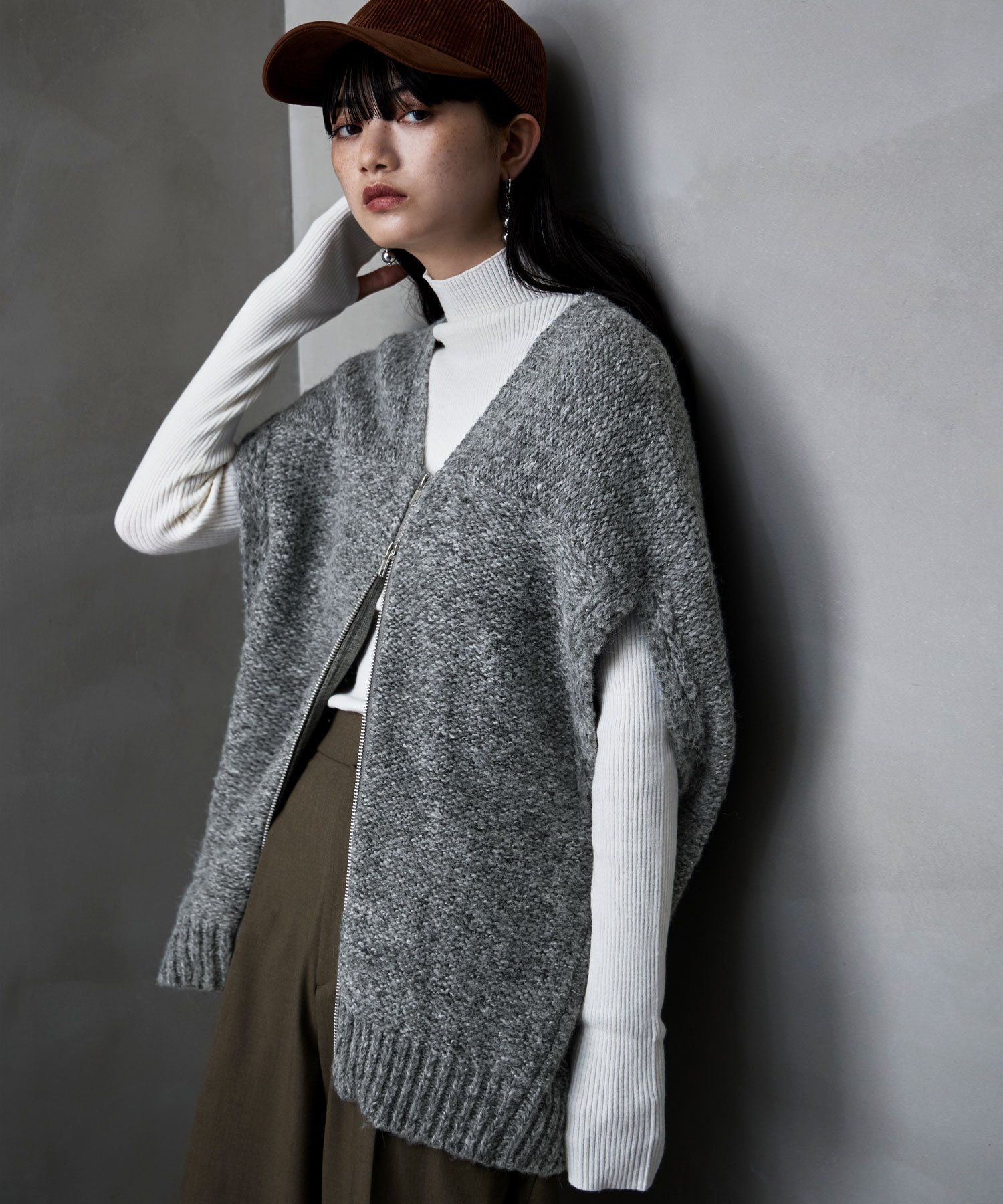 etoll. ダブルジップコクーンニットベスト ビーフラット トップス ベスト・ジレ ブラウン ブラック ホワイト グレー【送料無料】のサムネイル