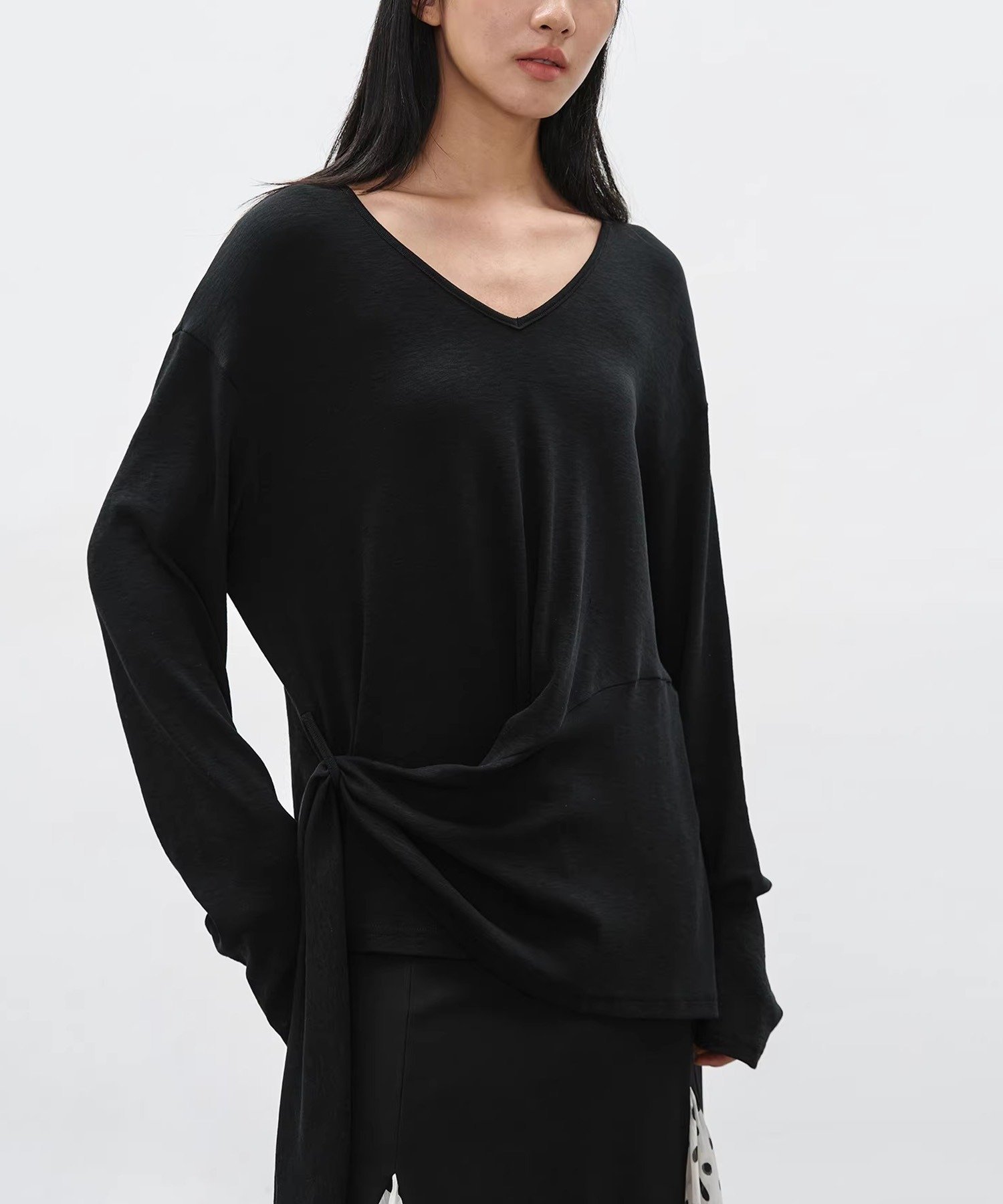EIGHTHMONTH アシンメトリーVネックトップス EM26s013 チュクラ トップス カットソー・Tシャツ ブラック グレー