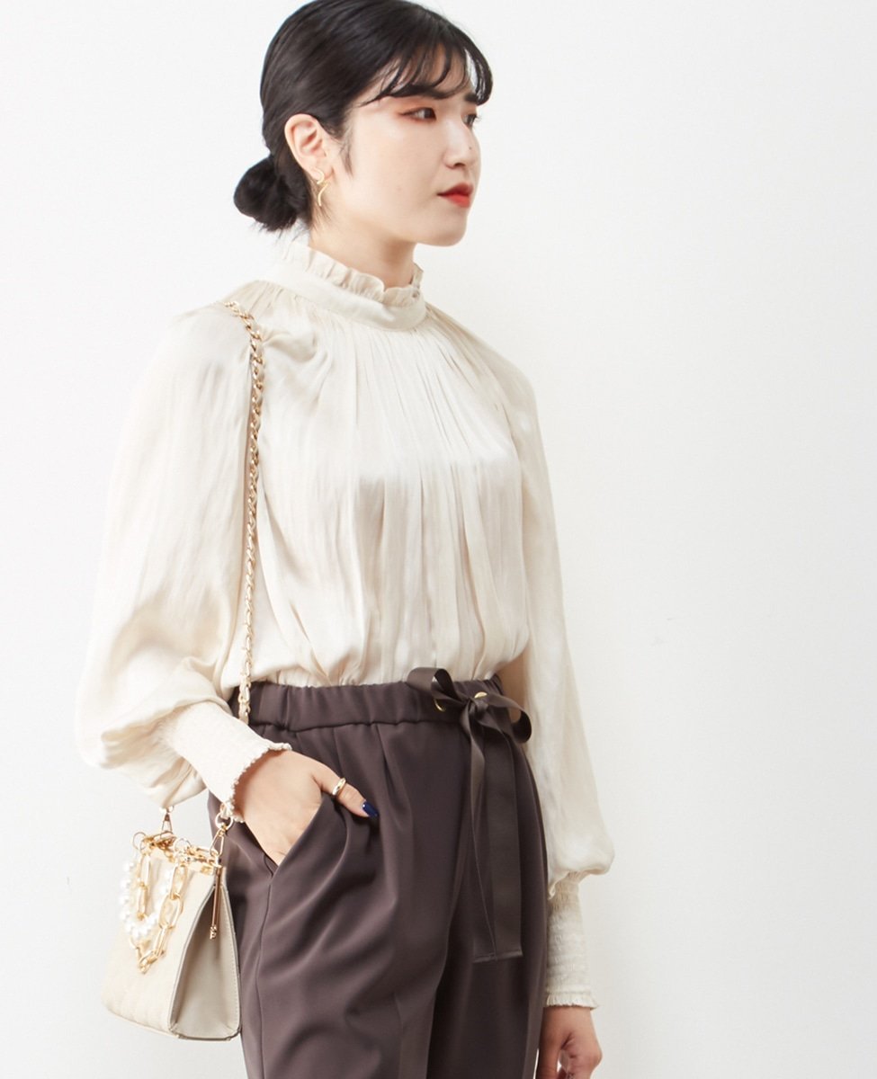 【SALE／70%OFF】TIARA ヴィンテージサテンブラウス ティアラ トップス シャツ・ブラウス ホワイト ベージュ ピンク ブラック【送料無料】のサムネイル