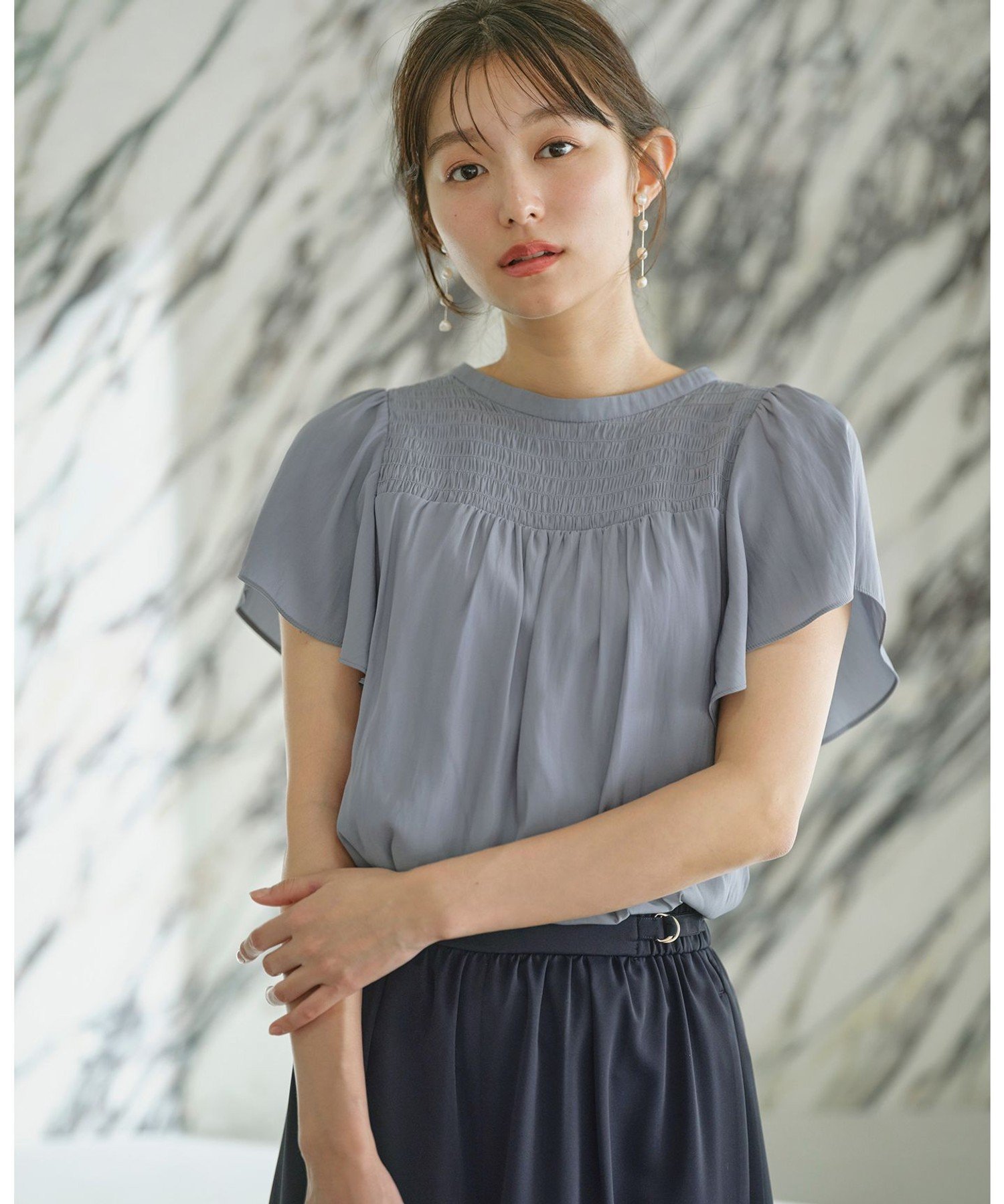【SALE／50%OFF】any SiS 【洗える】シャーリングツヤ ブラウス エニィスィス トップス シャツ・ブラウス ホワイト ブルーのサムネイル