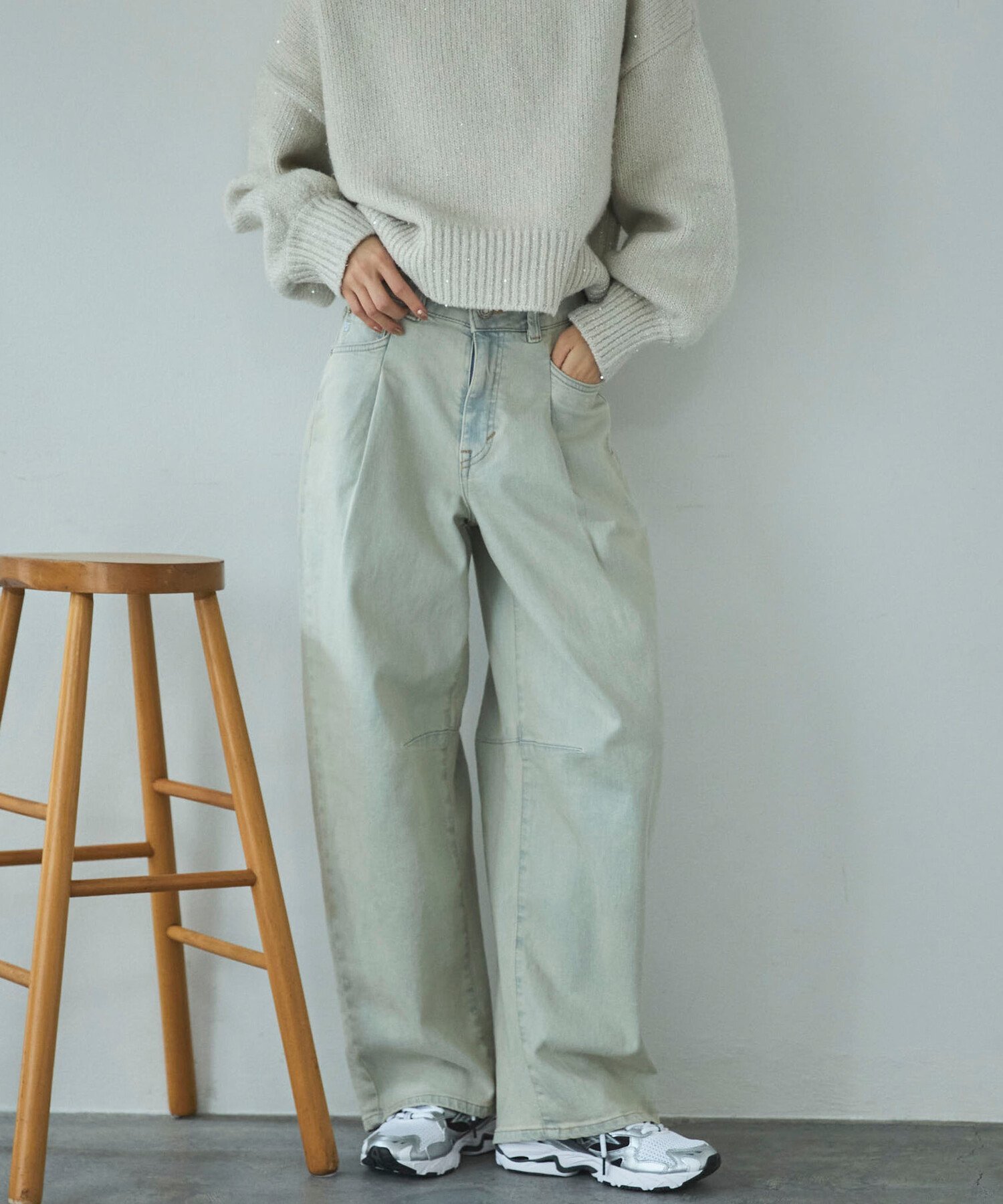 HANA TUCK CURVE TAPERED ドゥアルシーヴ パンツ その他のパンツ ブルー ピンク