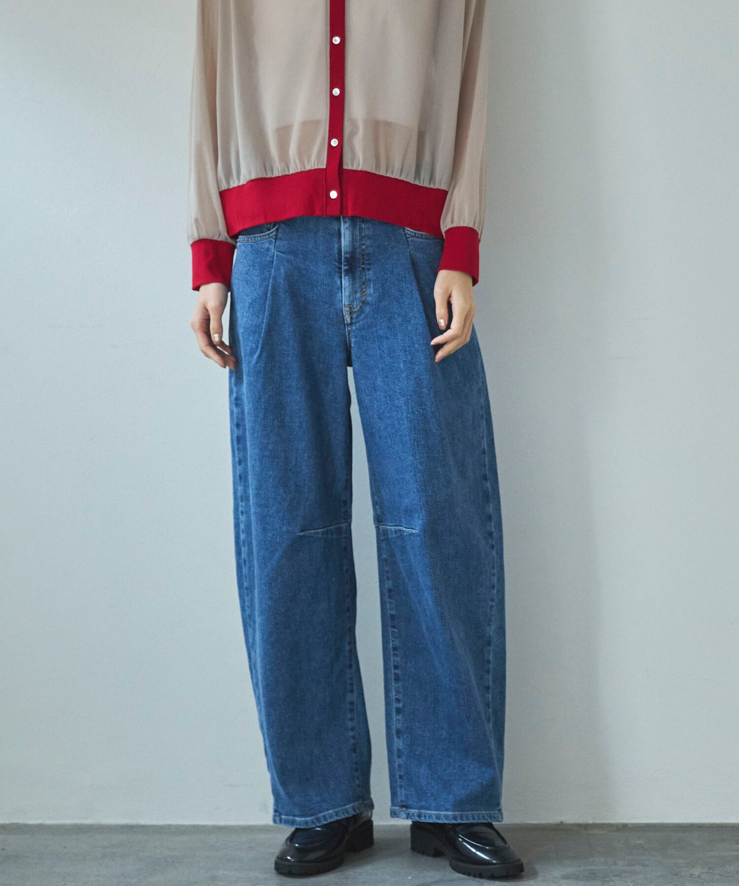 HANA TUCK CURVE TAPERED ドゥアルシーヴ パンツ その他のパンツ ブルー ピンク