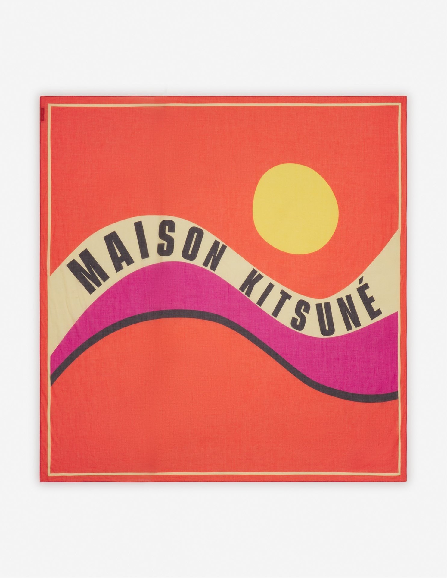 MAISON KITSUNE（メゾン キツネ）MAISON KITSUNE/(M)POP WAVE PAREOSPRING/SUMMER 2024 COLLECTIONコットンのパレオ。ポップウェーブMaison Kitsunéのプリントが施されています。- コットンパレオ- 長方形- ポップウェーブMaison Kitsunéのプリント※画像の商品はサンプルです。 実際の商品と仕様が若干異なる場合がございます。【Spring/Summer 2024 Collection】メゾン キツネの2024年春夏コレクションは、都会からビーチへ、終わらない夏の小旅行がコンセプトです。東京から沖縄、パリからビアレッツ、ニューヨークからカリフォルニアへと旅をしながら、メゾン キツネらしい多面的な感性を強く反映し、現代的な視点と古い習慣に捉われない自由な発想でクラシックな要素を再解釈したコレクションです。夜明けのブルー、バラのつぼみのようなピンクといったフレッシュなカラーパレットで彩られた今回のコレクションは、都会での必須アイテムを自由な視点で探求してきます。現代的で気取りのない雰囲気を漂わせつつも、洗練されたクラシックなワードローブです。型番：MM06208WC4051-01-01 KW6233【採寸】サイズ幅長さU137.0cm132.0cm商品のサイズについて【商品詳細】イタリア素材：コットン100%サイズ：U手洗い可※画面上と実物では多少色具合が異なって見える場合もございます。ご了承ください。商品のカラーについて 【予約商品について】 ※「先行予約販売中」「予約販売中」をご注文の際は予約商品についてをご確認ください。MAISON KITSUNE（メゾン キツネ）MAISON KITSUNE/(M)POP WAVE PAREOSPRING/SUMMER 2024 COLLECTIONコットンのパレオ。ポップウェーブMaison Kitsunéのプリントが施されています。- コットンパレオ- 長方形- ポップウェーブMaison Kitsunéのプリント※画像の商品はサンプルです。 実際の商品と仕様が若干異なる場合がございます。【Spring/Summer 2024 Collection】メゾン キツネの2024年春夏コレクションは、都会からビーチへ、終わらない夏の小旅行がコンセプトです。東京から沖縄、パリからビアレッツ、ニューヨークからカリフォルニアへと旅をしながら、メゾン キツネらしい多面的な感性を強く反映し、現代的な視点と古い習慣に捉われない自由な発想でクラシックな要素を再解釈したコレクションです。夜明けのブルー、バラのつぼみのようなピンクといったフレッシュなカラーパレットで彩られた今回のコレクションは、都会での必須アイテムを自由な視点で探求してきます。現代的で気取りのない雰囲気を漂わせつつも、洗練されたクラシックなワードローブです。型番：MM06208WC4051-01-01 KW6233【採寸】サイズ幅長さU137.0cm132.0cm商品のサイズについて【商品詳細】イタリア素材：コットン100%サイズ：U手洗い可※画面上と実物では多少色具合が異なって見える場合もございます。ご了承ください。商品のカラーについて 【予約商品について】 ※「先行予約販売中」「予約販売中」をご注文の際は予約商品についてをご確認ください。■重要なお知らせ※ 当店では、ギフト配送サービス及びラッピングサービスを行っておりません。ご注文者様とお届け先が違う場合でも、タグ（値札）付「納品書 兼 返品連絡票」同梱の状態でお送り致しますのでご了承ください。 ラッピング・ギフト配送について※ 2点以上ご購入の場合、全ての商品が揃い次第一括でのお届けとなります。お届け予定日の異なる商品をお買い上げの場合はご注意下さい。お急ぎの商品がございましたら分けてご購入いただきますようお願い致します。発送について ※ 買い物カートに入れるだけでは在庫確保されませんのでお早めに購入手続きをしてください。当店では在庫を複数サイトで共有しているため、同時にご注文があった場合、売切れとなってしまう事がございます。お手数ですが、ご注文後に当店からお送りする「ご注文内容の確認メール」をご確認ください。ご注文の確定について ※ Rakuten Fashionの商品ページに記載しているメーカー希望小売価格は、楽天市場「商品価格ナビ」に登録されている価格に準じています。 商品の価格についてMAISON KITSUNEMAISON KITSUNEのスカーフ・バンダナファッション雑貨ご注文・お届けについて発送ガイドラッピンググッズ3,980円以上送料無料ご利用ガイド