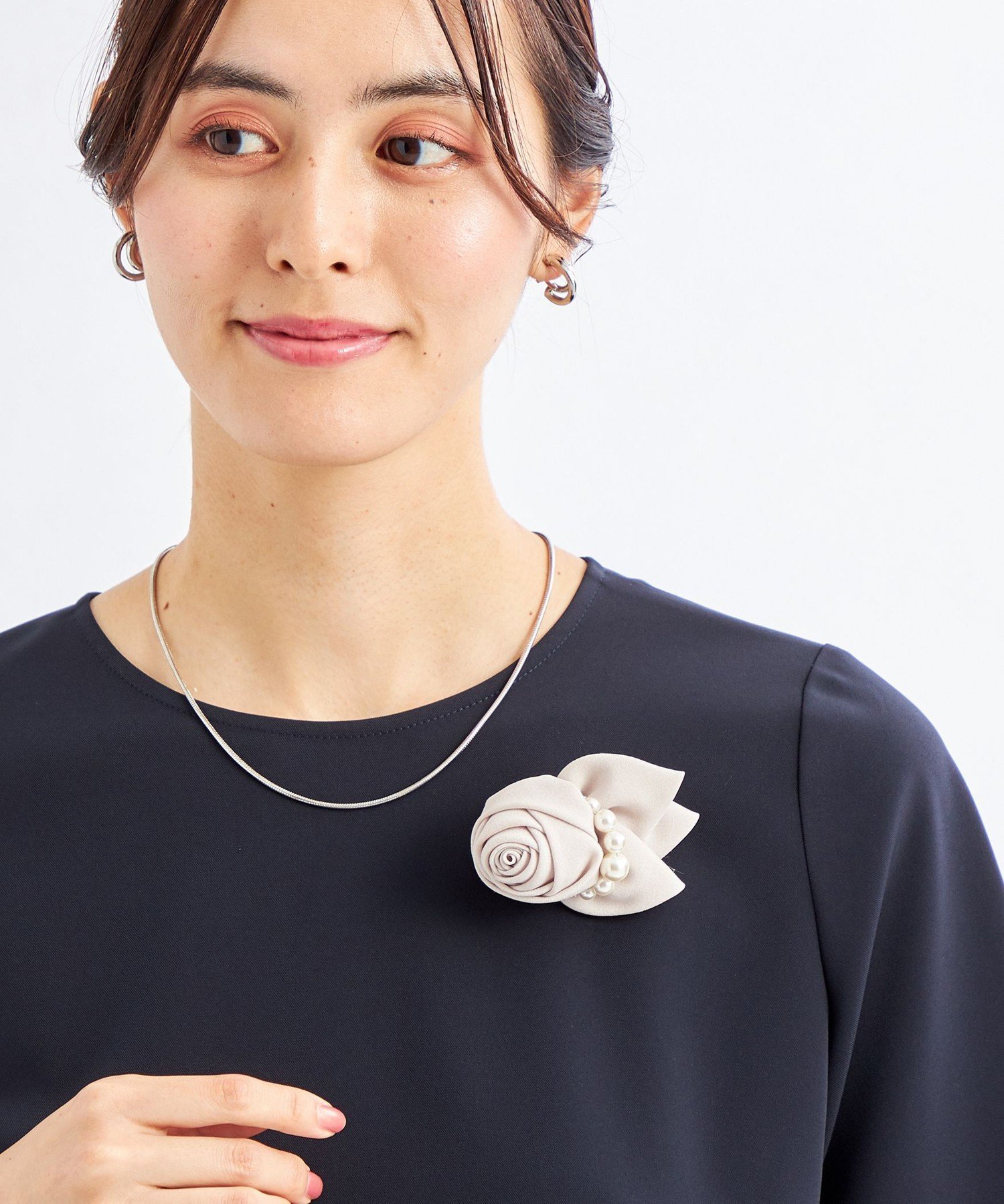 【SALE／70%OFF】UNITED ARROWS green label relaxing マキバラ コサージュ ユナイテッドアローズ アウトレット アクセサリー・腕時計 ブローチ・コサージュ・バッジ ベージュ グレー