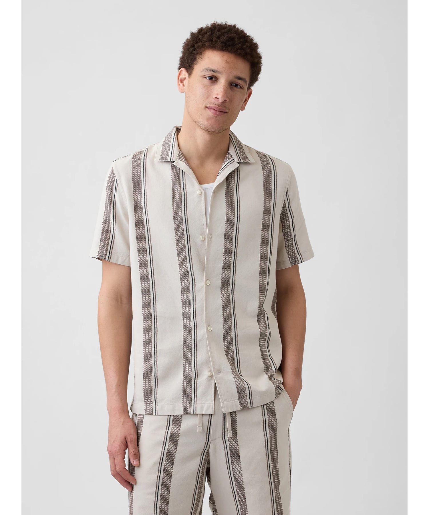 GAP (U)スタンダードフィット テクスチャー バケーションシャツ ギャップ トップス シャツ・ブラウス ブラウン ブルー【送料無料】