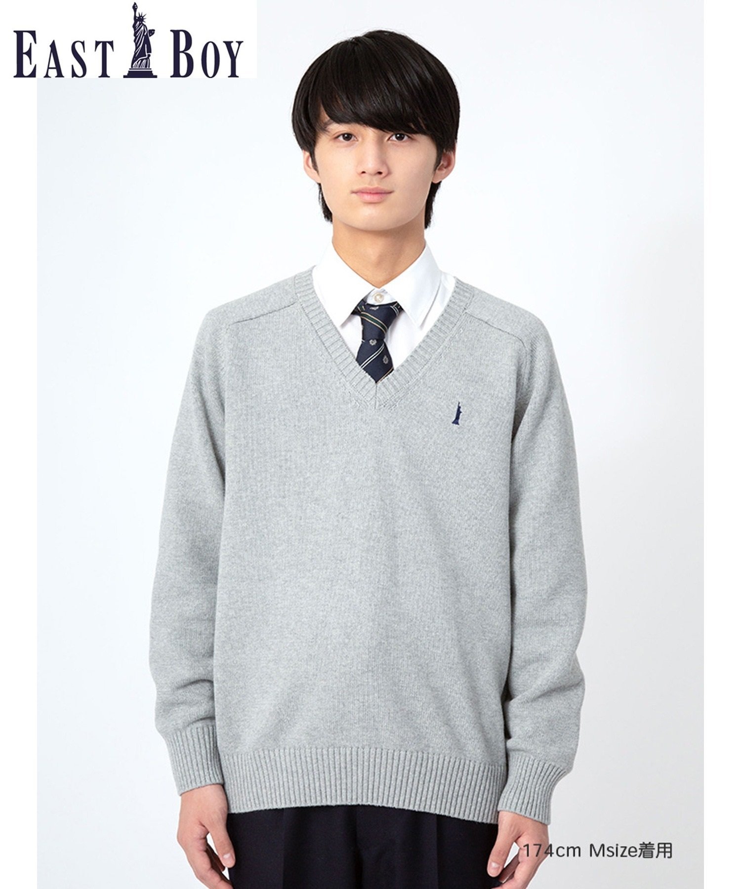 EASTBOY（イーストボーイ）メンズ セーター 綿 制服 通学 スクール ニット 中学生 高校生 学校■商品説明ハイツイストドライタッチコットンを使用しており、強く撚りをかけた繊維の長い糸で目を細かく編むことにより、型崩れしにくく、光沢のあるきれいな表面感のニットに仕上げました。丈夫でサラッとした心地良い肌触りです。EASTBOY独自の仕様で強度をUPしています。肩のほつれを防ぐ為、通常より長めに糸始末をしています。リンキング糸にポリエステル糸を1本入れ、強度を上げています。袖口リブのリンキング部分には、ほつれを防ぐ為にミシンで縫いを入れています。肌触りのいい綿素材で、通年着心地よくご利用いただけます。メンズ綿セーター。■仕様裏地:無ポケット:無■取扱い方法白色や淡い色のものは無蛍光洗剤を使用して下さい。濃色については白色と一緒に洗わず洗濯後は積み重ねなどで放置することなく、すぐに干してください。洗濯後は自然乾燥でお願いいたします。製品の縮み破損を避けるため、乾燥機タンブラーは使用しないでください。刺繍部分もみ洗い禁止。洗濯の際は手洗いにて形を整えて平らな場所に陰干しにして下さい。汗をかいた状態で長時間着用したり、日光や紫外線を長時間あびると、変色・色あせする恐れがあります。早めに手洗いして下さい。伸縮性のある素材を使用しているため、着用等により身丈方向に伸びる場合があります。商品名:Men's セーター 綿 7G 制服 イーストボーイ スクール ニット品番:4206300【EASTBOYでのお買物をよりお楽しみいただく為に】▼商品のお気に入り登録(ハートマークをクリック)気になる商品は「お気に入り」登録がおすすめ！お気に入り登録商品は、マイページにて現在の価格情報や在庫状況の確認ができます。お買い物リストの管理にぜひご利用ください！▼ブランドのお気に入り登録！(「お気に入りショップに追加」をクリック) 新商品の入荷、タイムセールやポイントアップキャンペーンなどいち早くブランドのお得な情報を受け取ることができます。ぜひともご活用ください。型番：4206300-910-M KC3237【採寸】サイズ着丈バスト裄丈M(身丈)68cm(胸囲)110cm82cmL(身丈)71cm(胸囲)116cm84cm商品のサイズについて【商品詳細】中国素材：綿100%サイズ：M、L手洗い可※画面上と実物では多少色具合が異なって見える場合もございます。ご了承ください。商品のカラーについて 【予約商品について】 ※「先行予約販売中」「予約販売中」をご注文の際は予約商品についてをご確認ください。■重要なお知らせ※ 当店では、ギフト配送サービス及びラッピングサービスを行っておりません。ラッピング・ギフト配送について同時に複数の商品を注文された場合メーカー希望小売価格についてご利用ガイドEASTBOY（イーストボーイ）メンズ セーター 綿 制服 通学 スクール ニット 中学生 高校生 学校■商品説明ハイツイストドライタッチコットンを使用しており、強く撚りをかけた繊維の長い糸で目を細かく編むことにより、型崩れしにくく、光沢のあるきれいな表面感のニットに仕上げました。丈夫でサラッとした心地良い肌触りです。EASTBOY独自の仕様で強度をUPしています。肩のほつれを防ぐ為、通常より長めに糸始末をしています。リンキング糸にポリエステル糸を1本入れ、強度を上げています。袖口リブのリンキング部分には、ほつれを防ぐ為にミシンで縫いを入れています。肌触りのいい綿素材で、通年着心地よくご利用いただけます。メンズ綿セーター。■仕様裏地:無ポケット:無■取扱い方法白色や淡い色のものは無蛍光洗剤を使用して下さい。濃色については白色と一緒に洗わず洗濯後は積み重ねなどで放置することなく、すぐに干してください。洗濯後は自然乾燥でお願いいたします。製品の縮み破損を避けるため、乾燥機タンブラーは使用しないでください。刺繍部分もみ洗い禁止。洗濯の際は手洗いにて形を整えて平らな場所に陰干しにして下さい。汗をかいた状態で長時間着用したり、日光や紫外線を長時間あびると、変色・色あせする恐れがあります。早めに手洗いして下さい。伸縮性のある素材を使用しているため、着用等により身丈方向に伸びる場合があります。商品名:Men's セーター 綿 7G 制服 イーストボーイ スクール ニット品番:4206300【EASTBOYでのお買物をよりお楽しみいただく為に】▼商品のお気に入り登録(ハートマークをクリック)気になる商品は「お気に入り」登録がおすすめ！お気に入り登録商品は、マイページにて現在の価格情報や在庫状況の確認ができます。お買い物リストの管理にぜひご利用ください！▼ブランドのお気に入り登録！(「お気に入りショップに追加」をクリック) 新商品の入荷、タイムセールやポイントアップキャンペーンなどいち早くブランドのお得な情報を受け取ることができます。ぜひともご活用ください。型番：4206300-910-M KC3237【採寸】サイズ着丈バスト裄丈M(身丈)68cm(胸囲)110cm82cmL(身丈)71cm(胸囲)116cm84cm商品のサイズについて【商品詳細】中国素材：綿100%サイズ：M、L手洗い可※画面上と実物では多少色具合が異なって見える場合もございます。ご了承ください。商品のカラーについて