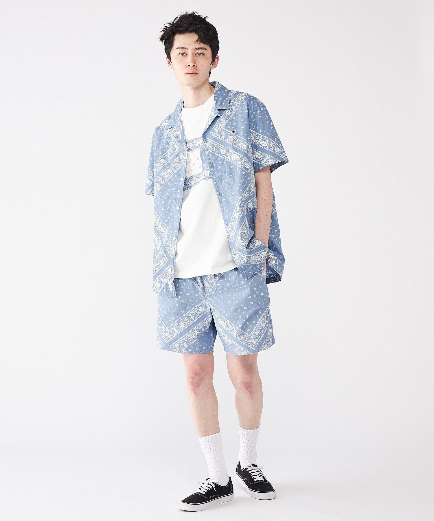 【SALE／50%OFF】TOMMY JEANS レギュラーオールオーバープリントショートスリーブシャツ トミーヒルフィガー トップス シャツ・ブラウス ブルー ホワイト【送料無料】
