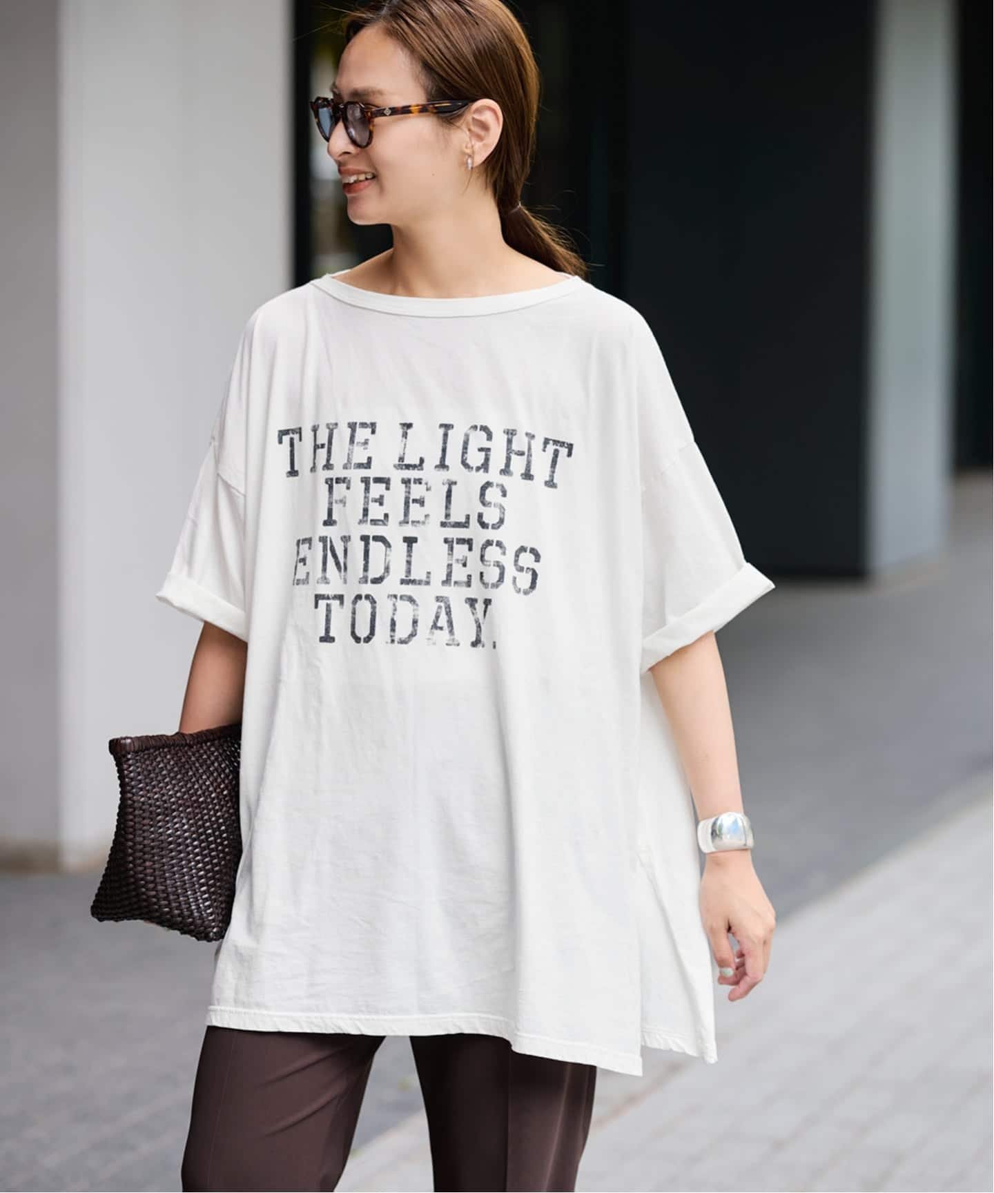 ステンシルロゴBIGT-SHIRT フレームワーク トップス カットソー・Tシャツ ベージュ ホワイト
