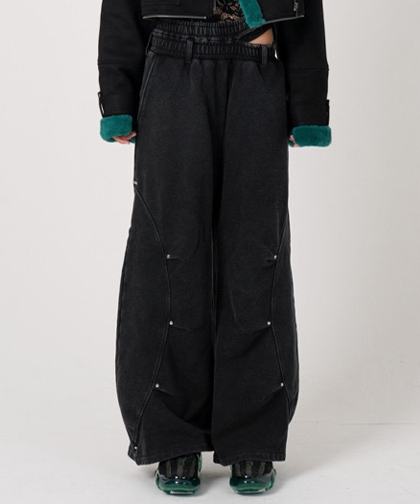 ROYAL FLASH MITSUKI/ミツキ/PEARL CHARM BARREL LEG PANTS ロイヤルフラッシュ パンツ その他のパンツ グレー ブラック