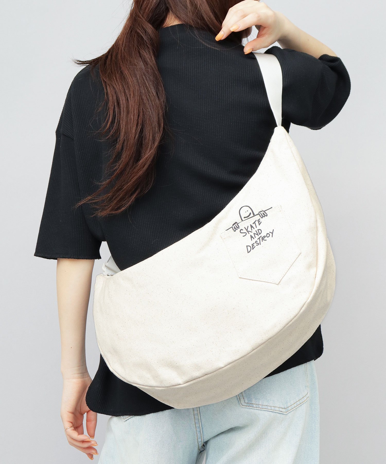 THRASHER スラッシャー マークゴンザレス ショルダーバッグ キャンバス バナナ型 斜め掛け エー.エム.エス. バッグ ショルダーバッグ ホワイト