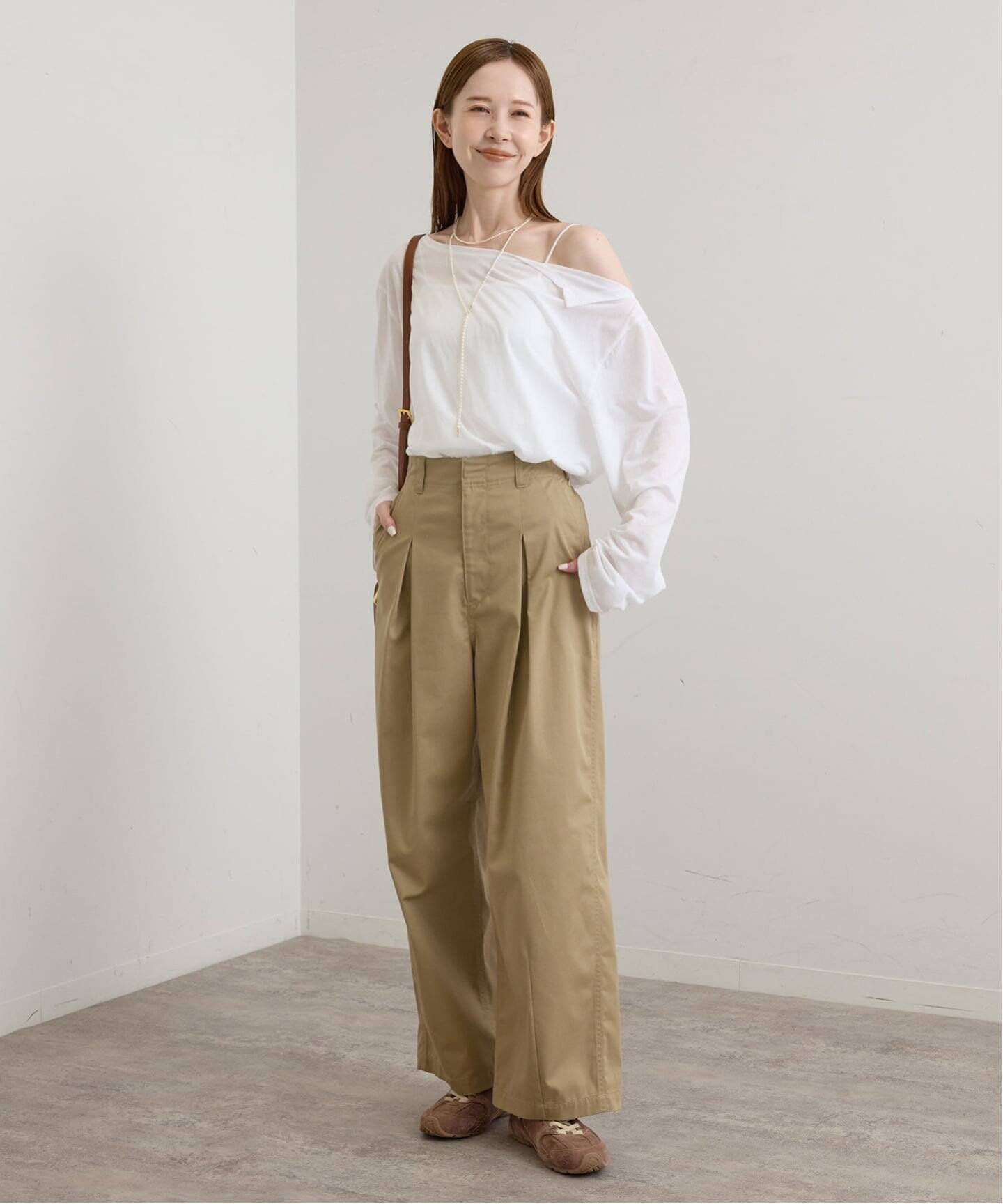 U by SPICK&SPAN 《追加 / 予約》アシメオフショルオーバーカットソー ユーバイスピックアンドスパン トップス カットソー・Tシャツ ホワイト