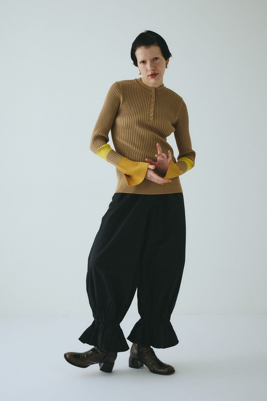 HeRIN.CYE Frill hem balloon pants ヘリンドットサイ パンツ その他のパンツ ブラック