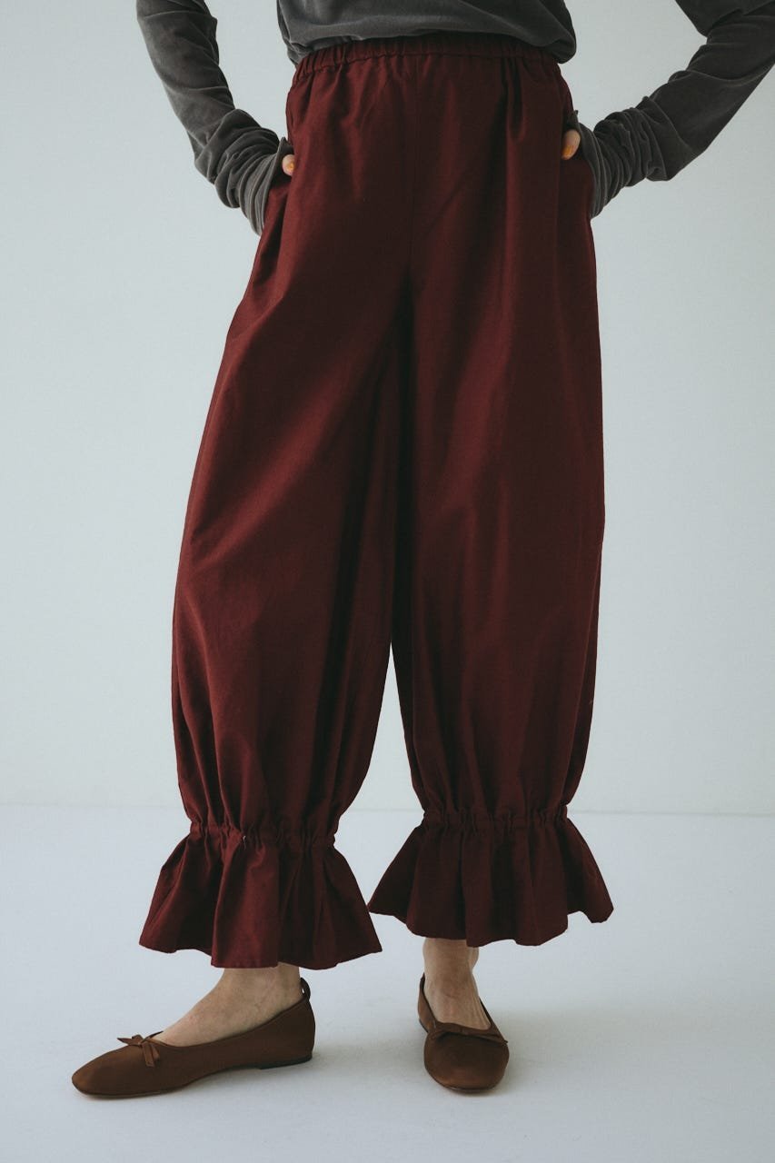HeRIN.CYE Frill hem balloon pants ヘリンドットサイ パンツ その他のパンツ ブラック