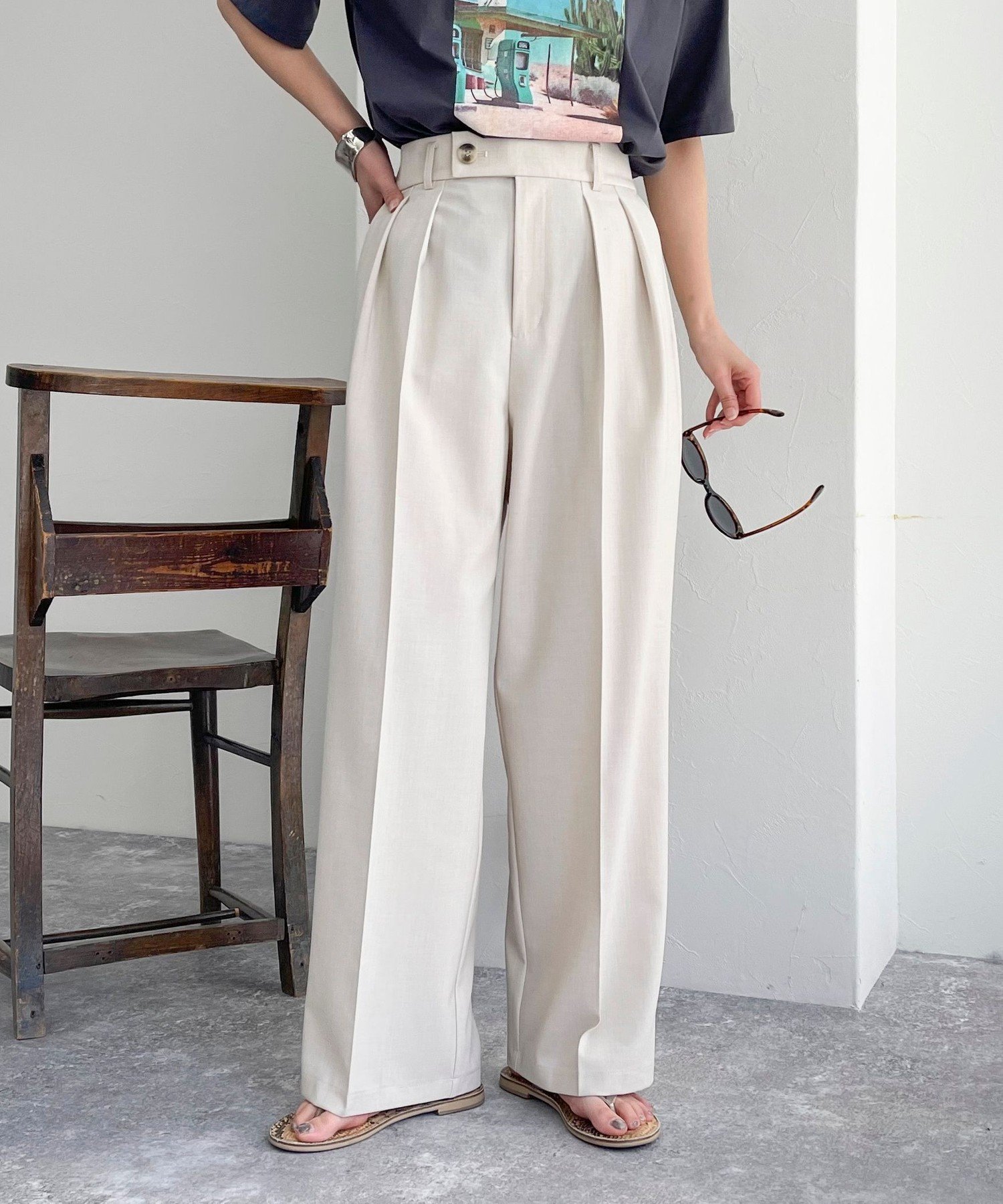 【SALE／30%OFF】fredy emue 2タックスラックス【レングス長め丈あり】 フレディ アンド グロスター パンツ その他のパンツ ベージュ ブラック グレー【送料無料】のサムネイル