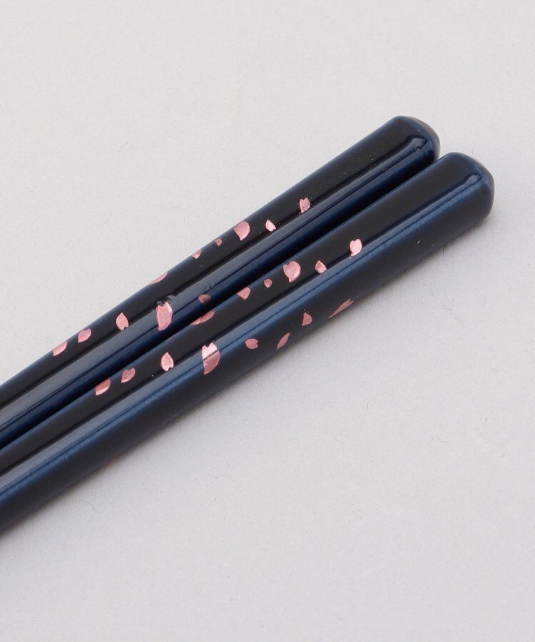 212 KITCHEN STORE ほんとうにすべらないお箸 23cm 桜舞うブルー トゥーワントゥーキッチンストア 食器・調理器具・キッチン用品 その他の食器・調理器具・キッチン用品 ブルー stylife-15095115 Rakuten Fashion サンプル画像3