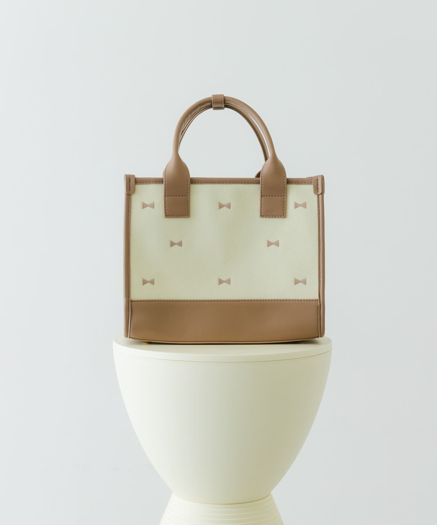 【SALE／50%OFF】RODE SKO 刺繍スクエアバッグ ロデスコ バッグ ハンドバッグ ベージュ ブラック【送料無料】のサムネイル