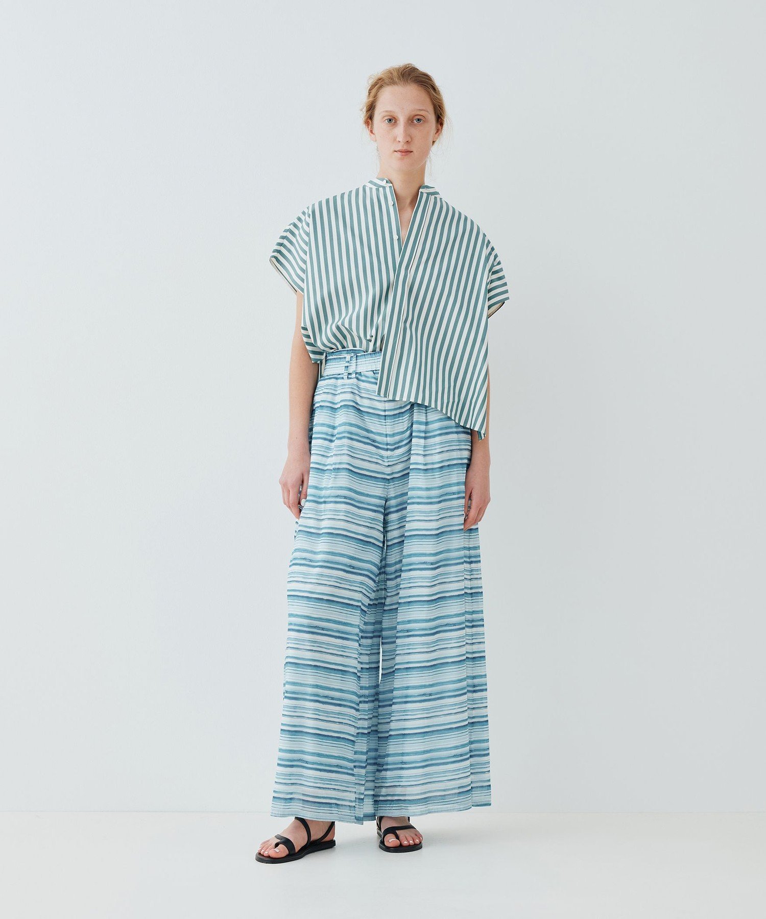 Sea Waves Drawing Pants トゥモローランド パンツ その他のパンツ ブルー