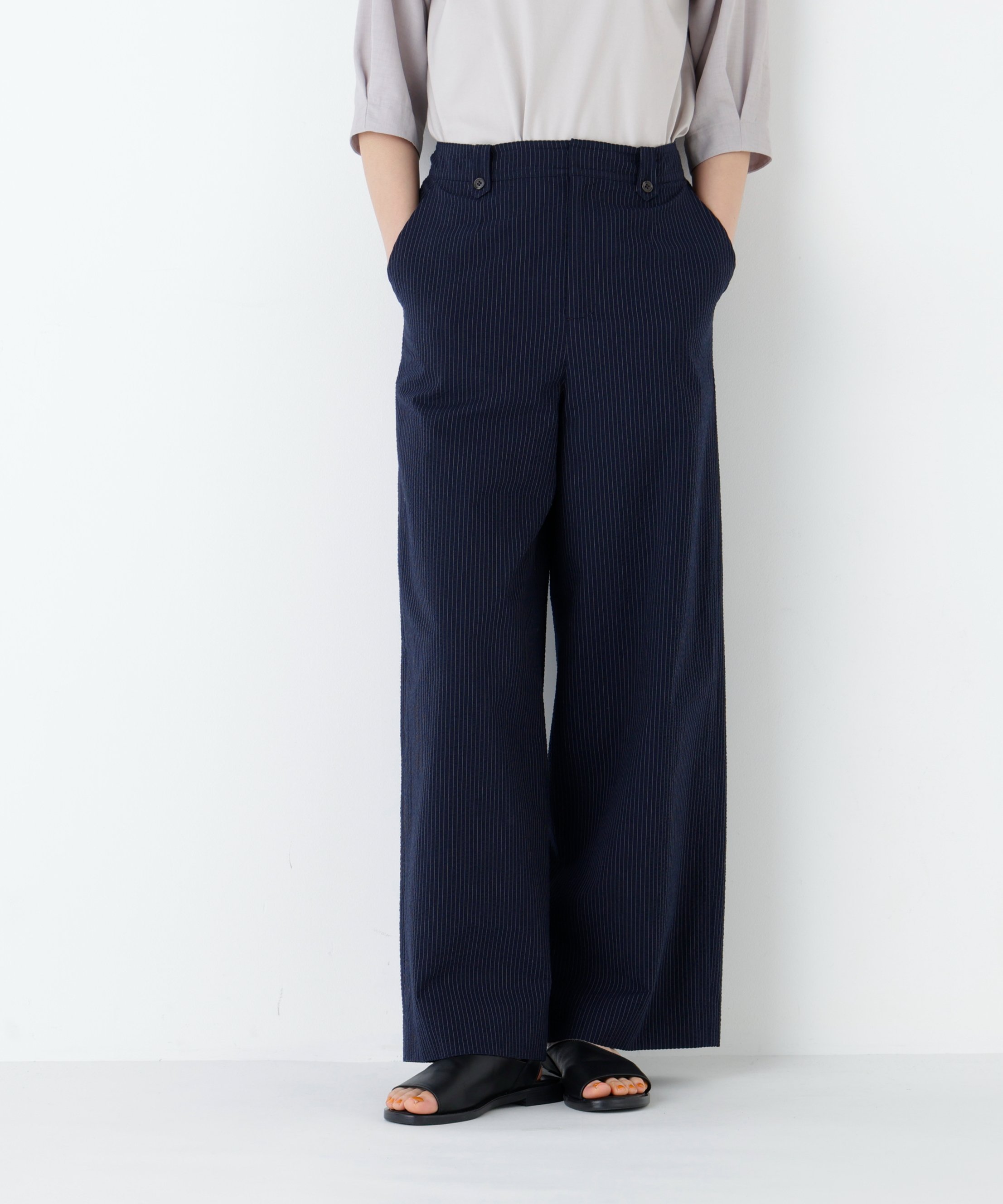 human woman 《名品 / マルチサイズ》サッカーファインストライプセミワイドパンツ ヒューマン ウーマン パンツ その他のパンツ グレー ネイビー