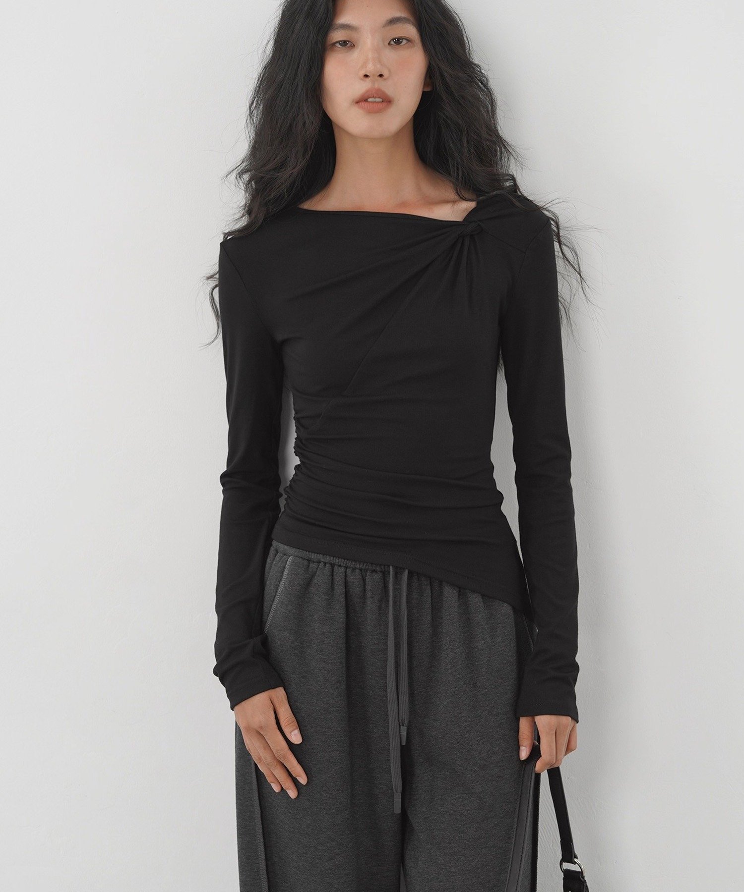 EIGHTHMONTH アシンメトリーツイストトップ EM25a071 チュクラ トップス カットソー・Tシャツ ベージュ ブラック