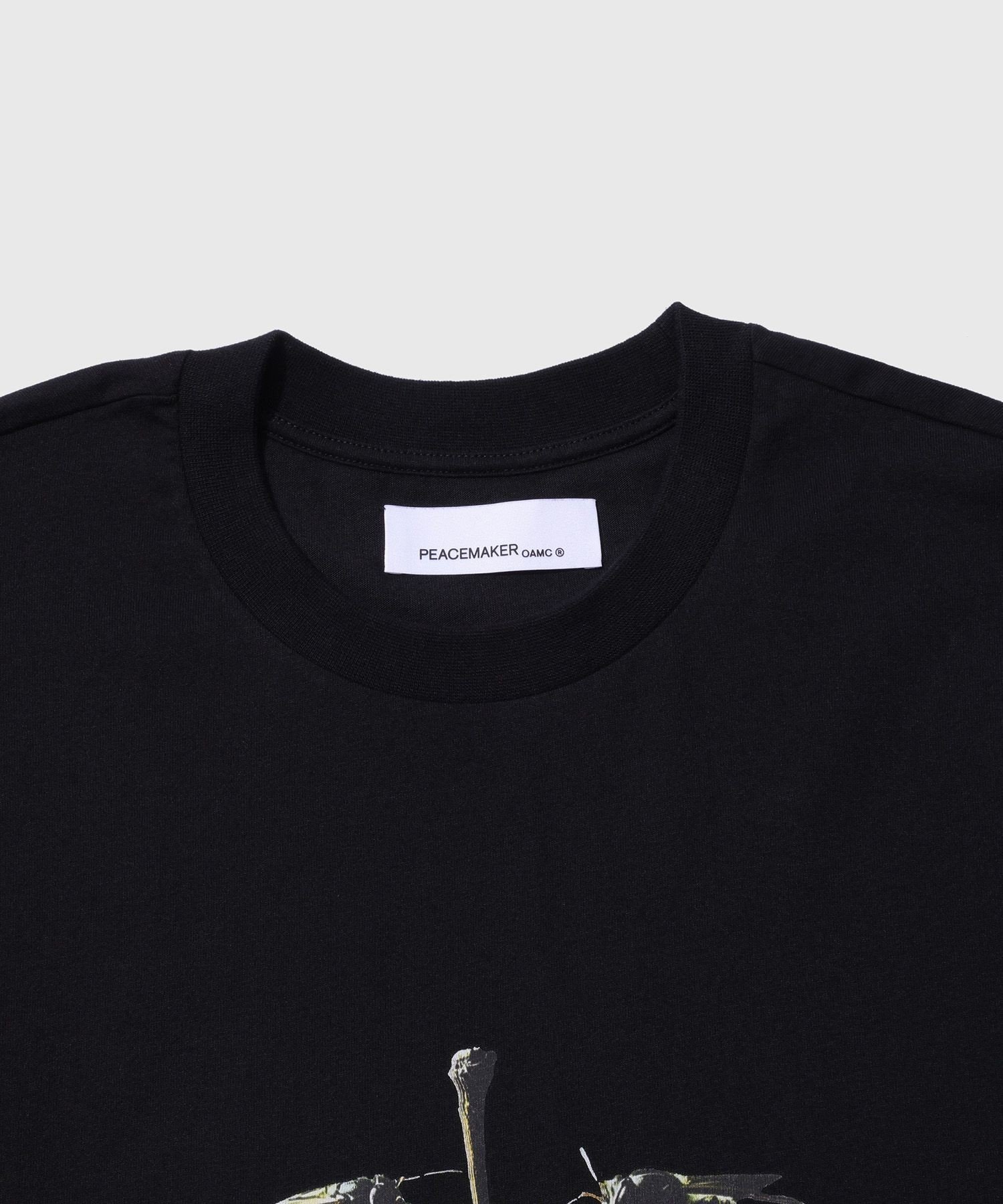 ADAM ET ROPE' HOMME OAMC Oversize Tee Apple Print アダムエロペ トップス カットソー・Tシャツ ブラック レッド【送料無料】