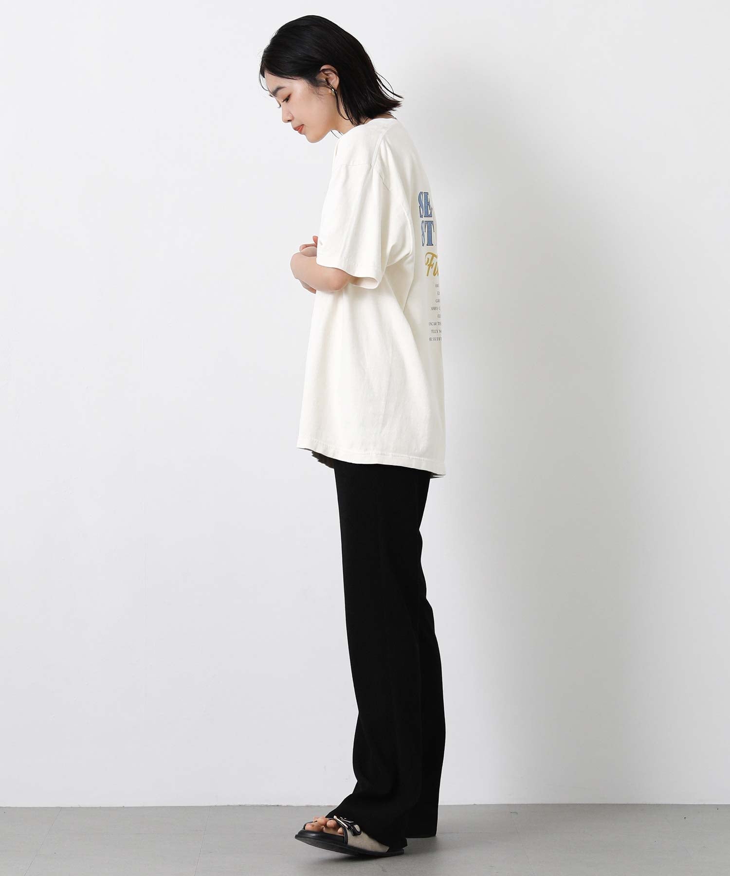 Gready Brilliant/(W)1_SESAMIロゴバンドT グレディブリリアン トップス カットソー・Tシャツ ホワイト