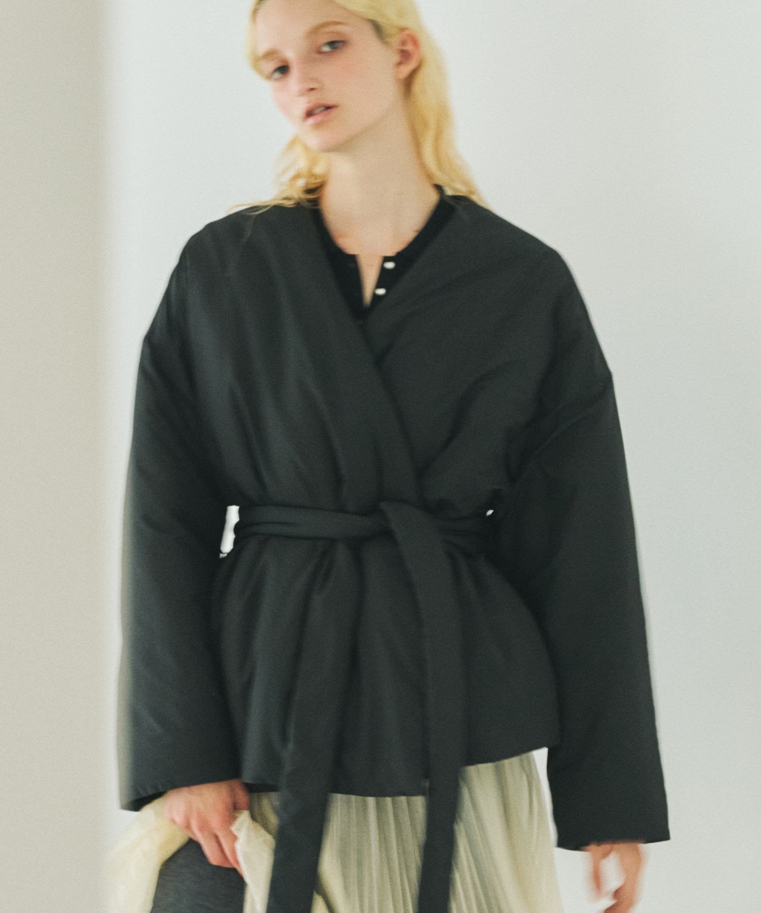 REALM 【一部店舗限定】【REALM(レルム)】NYLON PUFFY SHORT COAT｜コート ロペ ジャケット・アウター ナイロンジャケット カーキグリーン ブラック