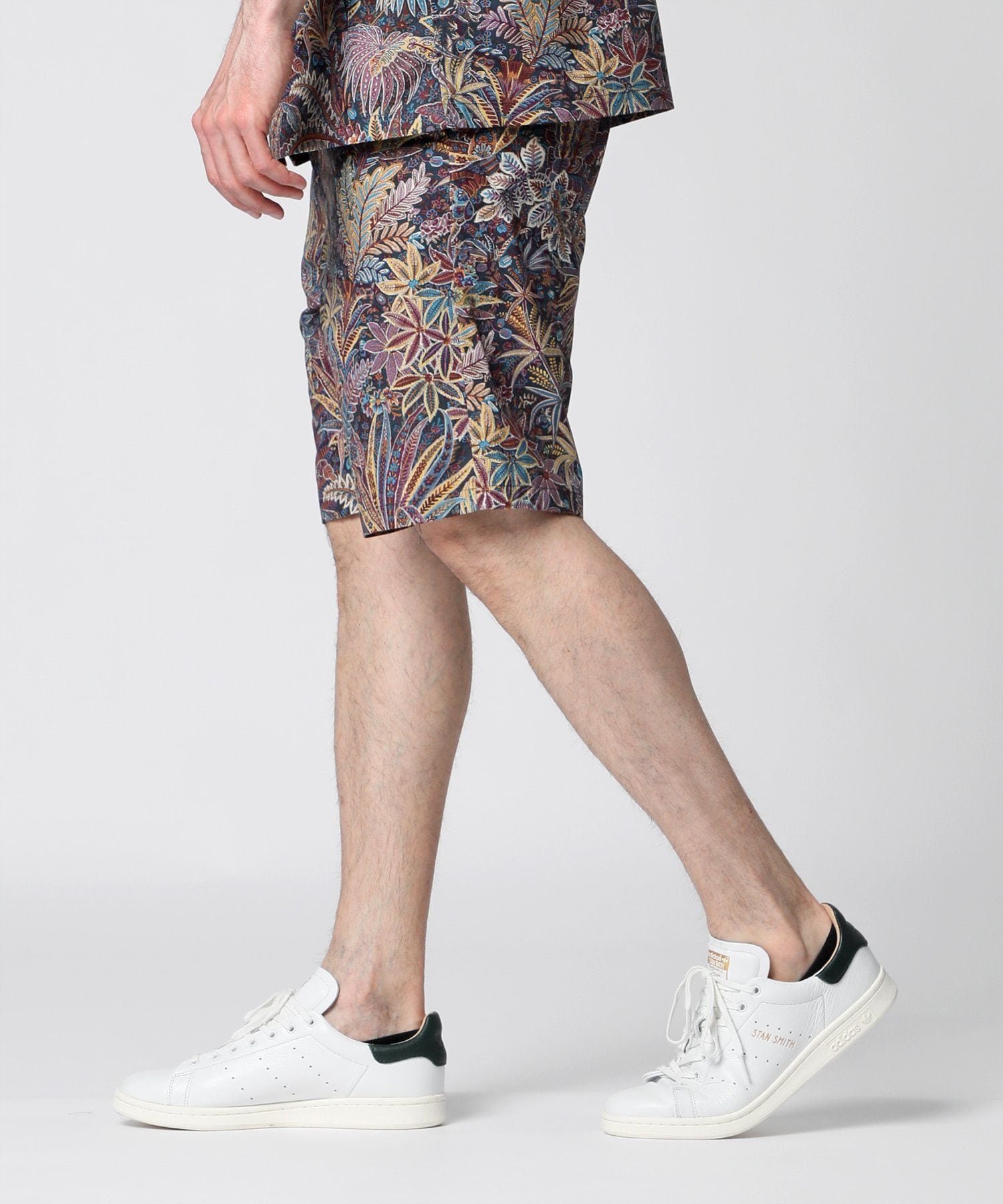 [LIBERTY] ボタニカルプリント ショーツ サイコバニー パンツ その他のパンツ ネイビー ブラック
