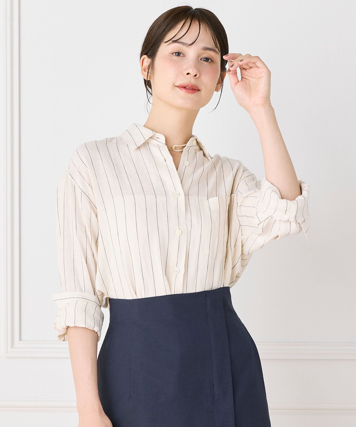 INED 《大きいサイズ》リネンレギュラーカラーシャツ イネド トップス シャツ・ブラウス グリーン カーキグリーン グレー ブルー ピンク