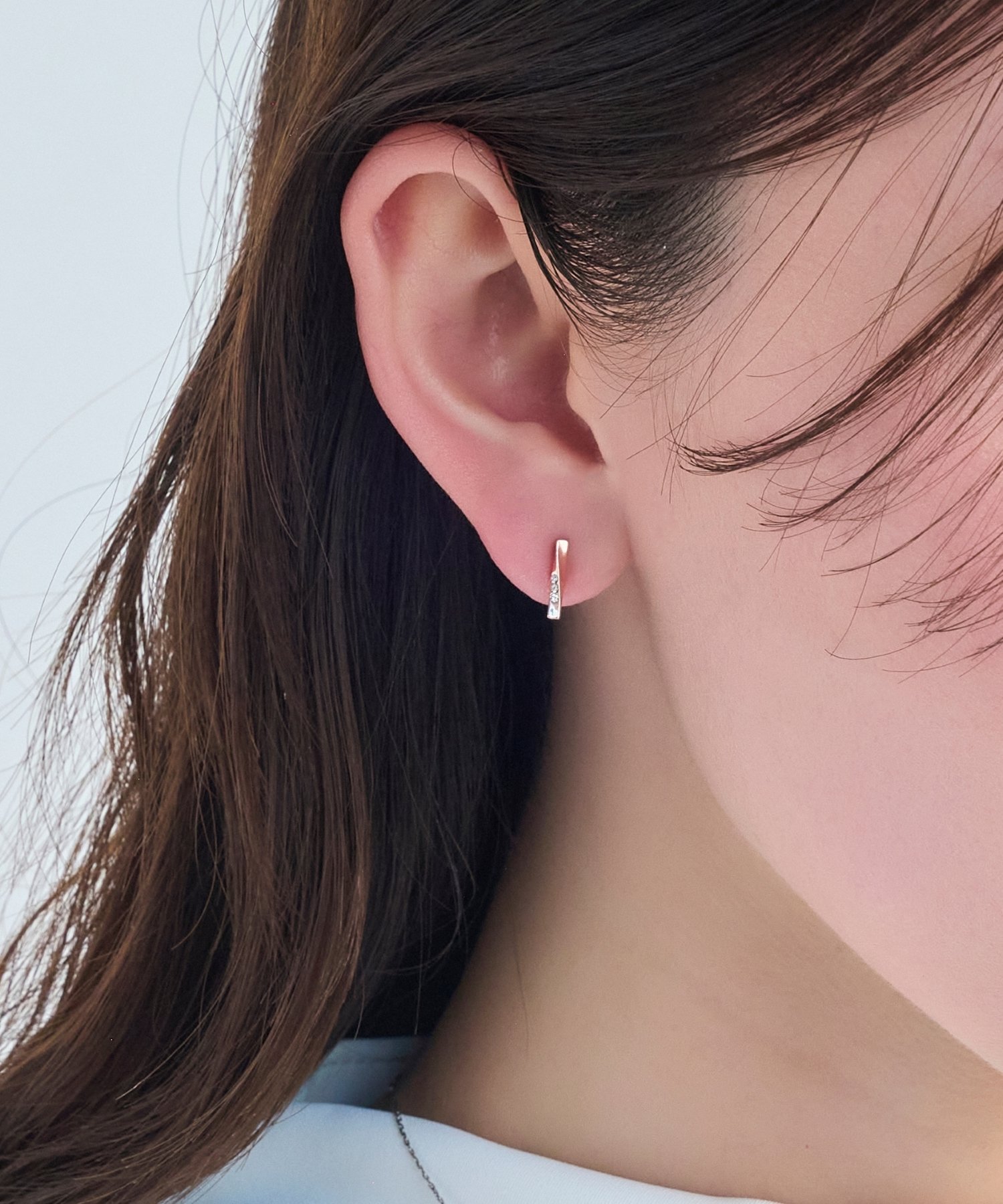 Phoebe 【痛くないシリーズ】ツイストビジューライトフィットイヤリング シャンパンゴールド ジュエルアディクト アクセサリー・腕時計 イヤリング・イヤーカフ ゴールド