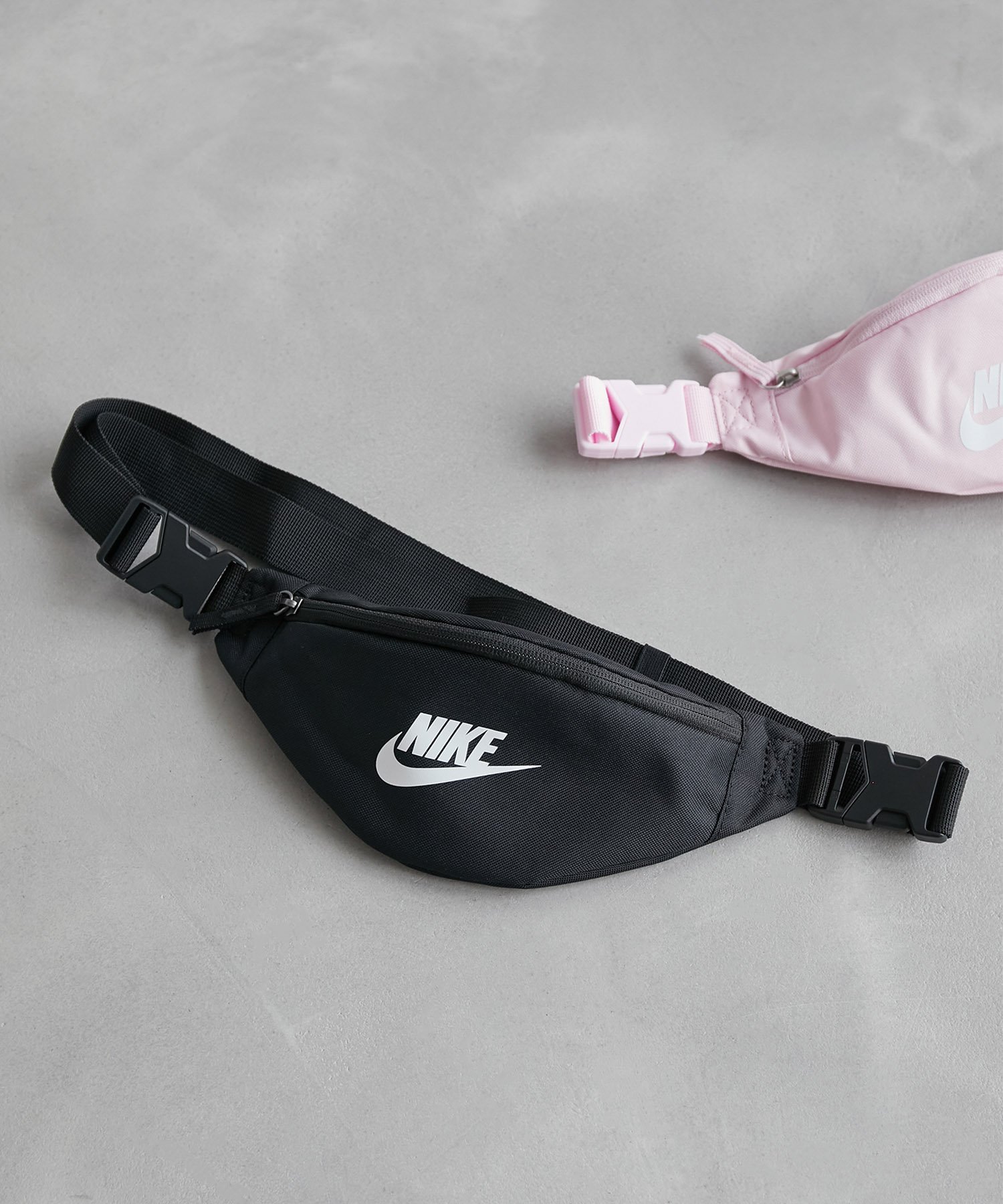 ROPE' PICNIC PASSAGE 【一部店舗限定】【NIKE/ナイキ】ヘリテージ S ウエストパック ロペピクニック バッグ ボディバッグ・ウエストポーチ ブラック ピンクのサムネイル