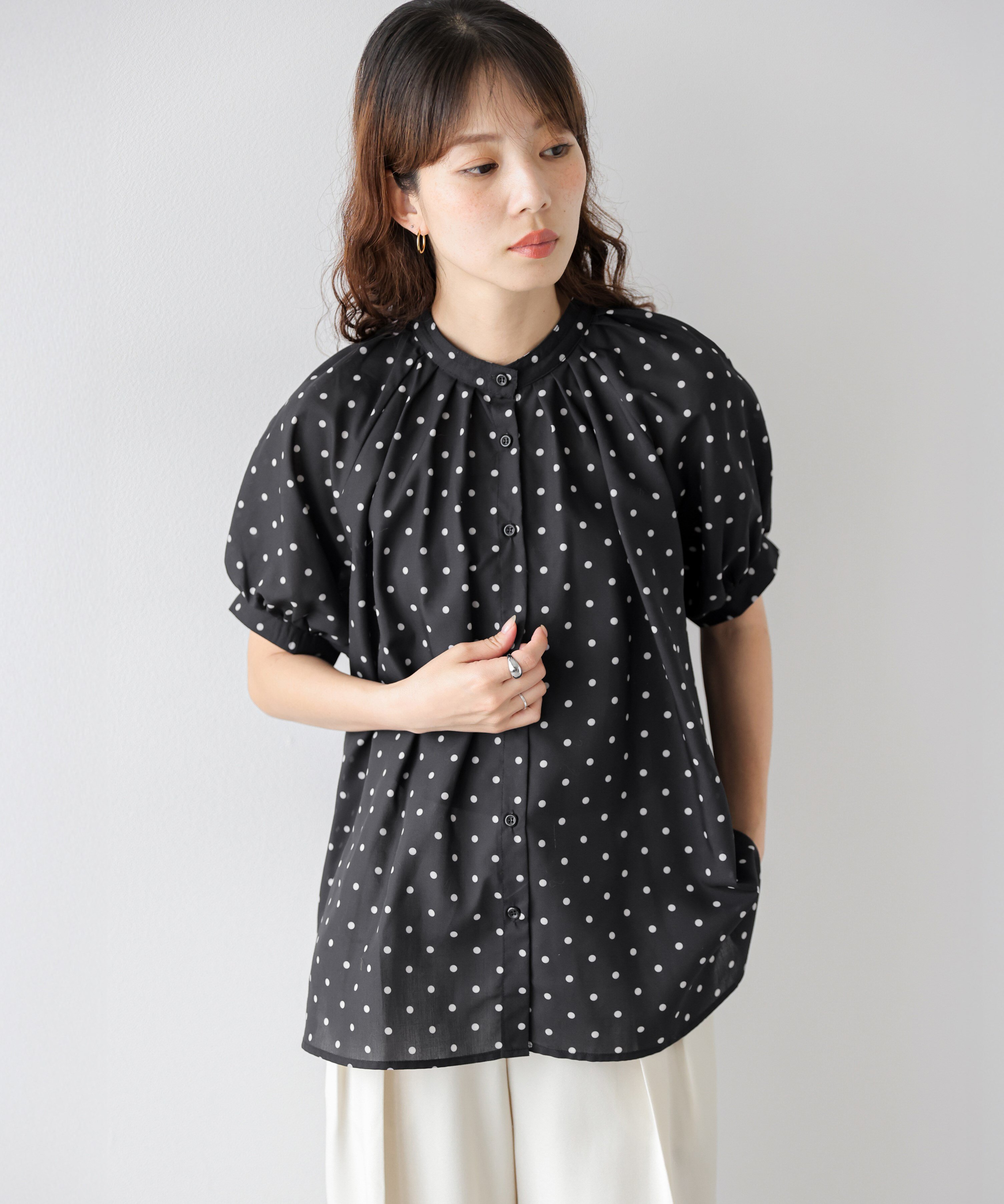 La-gemme ドット柄パフスリーブブラウス ラジュール トップス シャツ・ブラウス ブラック ベージュ