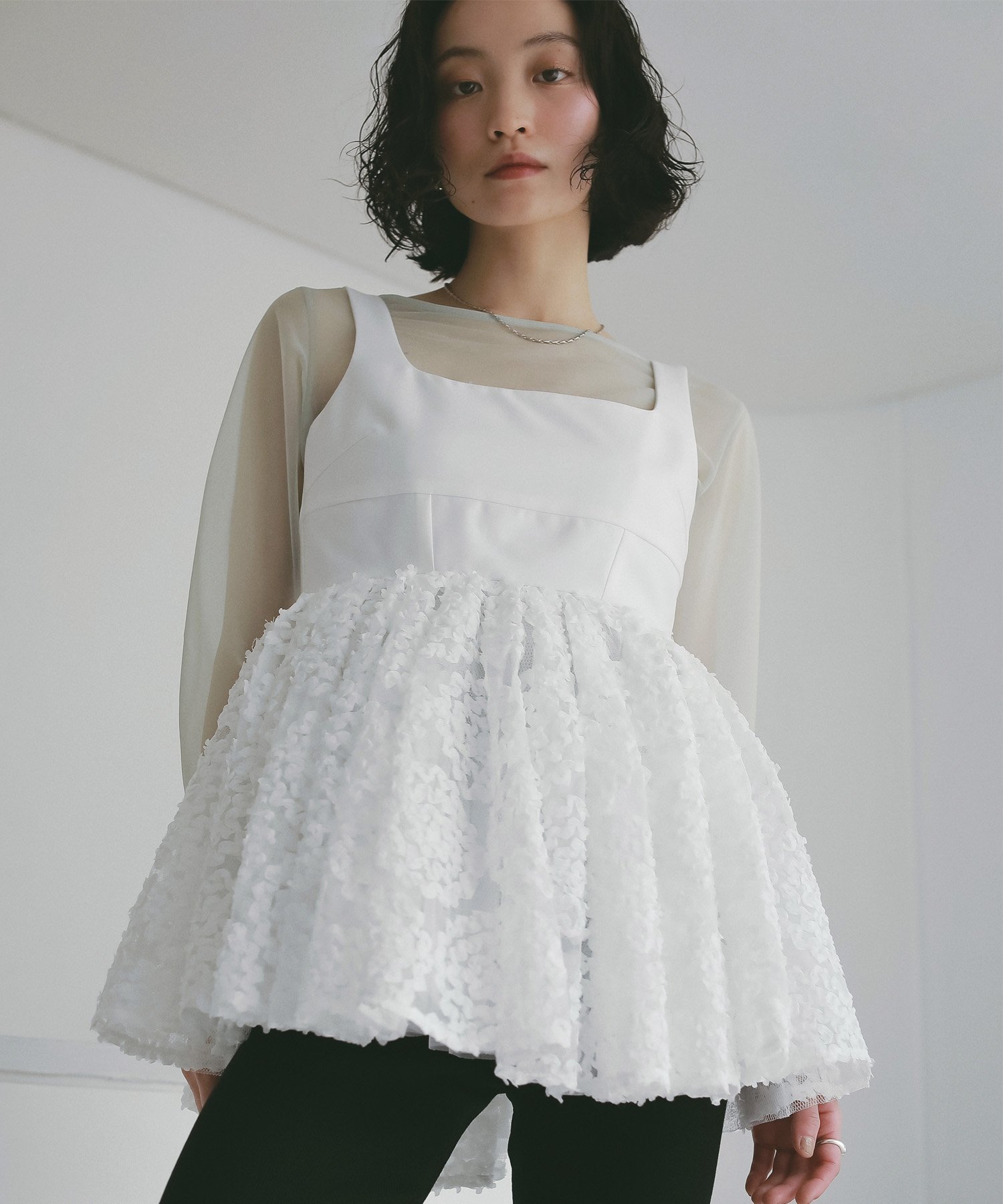 【SALE／60%OFF】eimy istoire ボリュームペプラムトップス エイミーイストワール トップス その他のトップス ホワイト ブラック【送料無料】