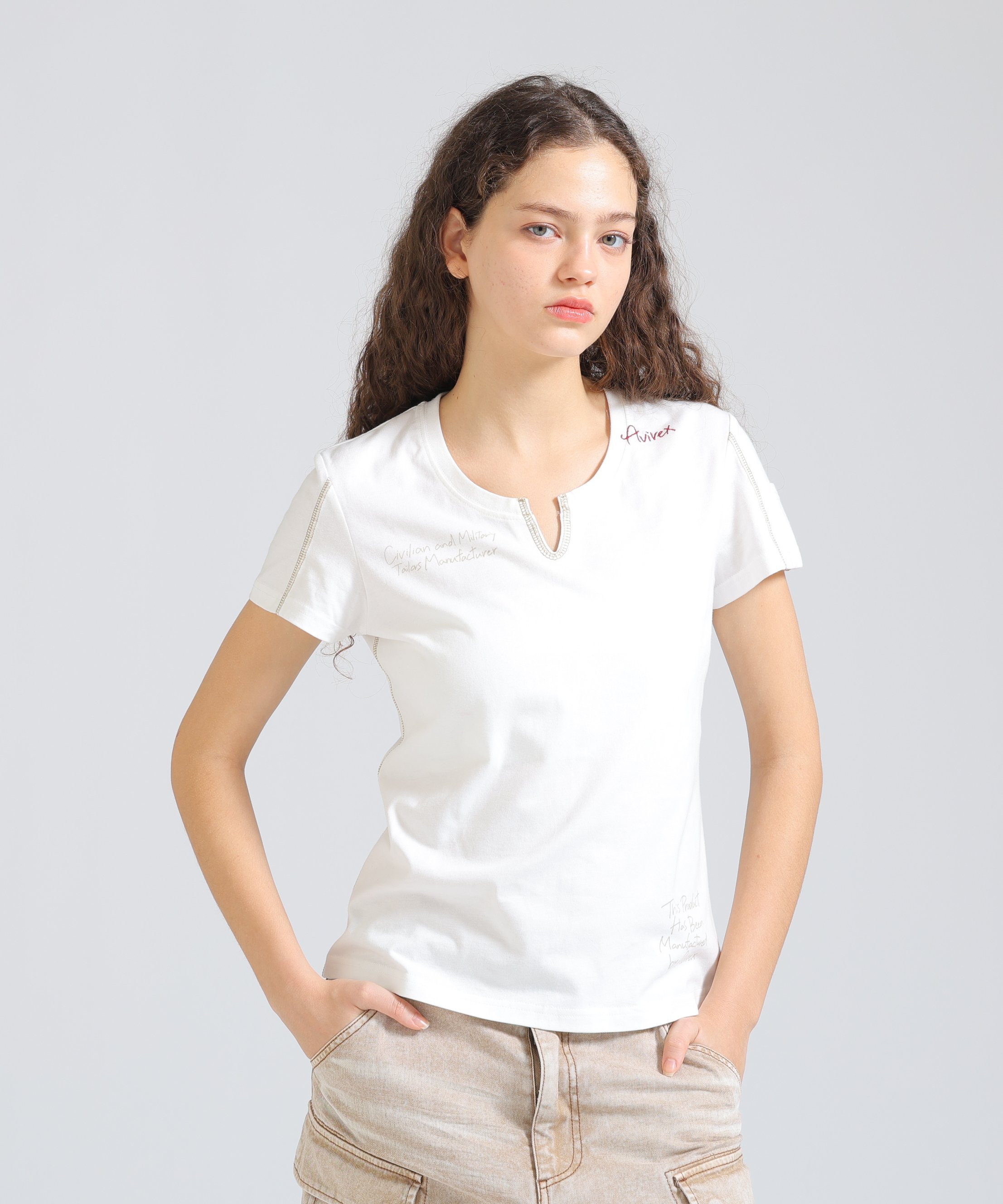 《直営店限定》KEY NECK EMBROIDERY T-SHIRT アヴィレックス トップス カットソー・Tシャツ ホワイト ブラック