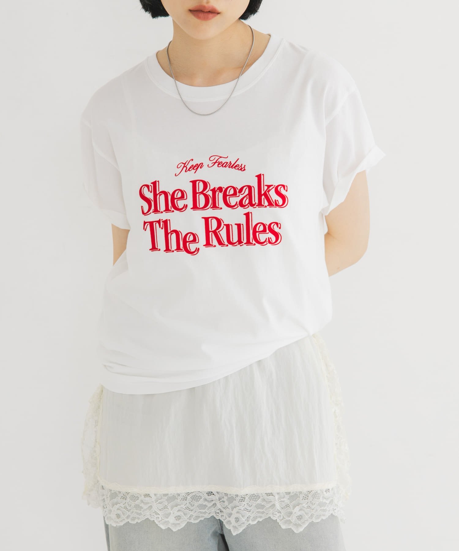 KBF フロッキーロゴTEE ケービーエフ トップス カットソー・Tシャツ ホワイト グレー