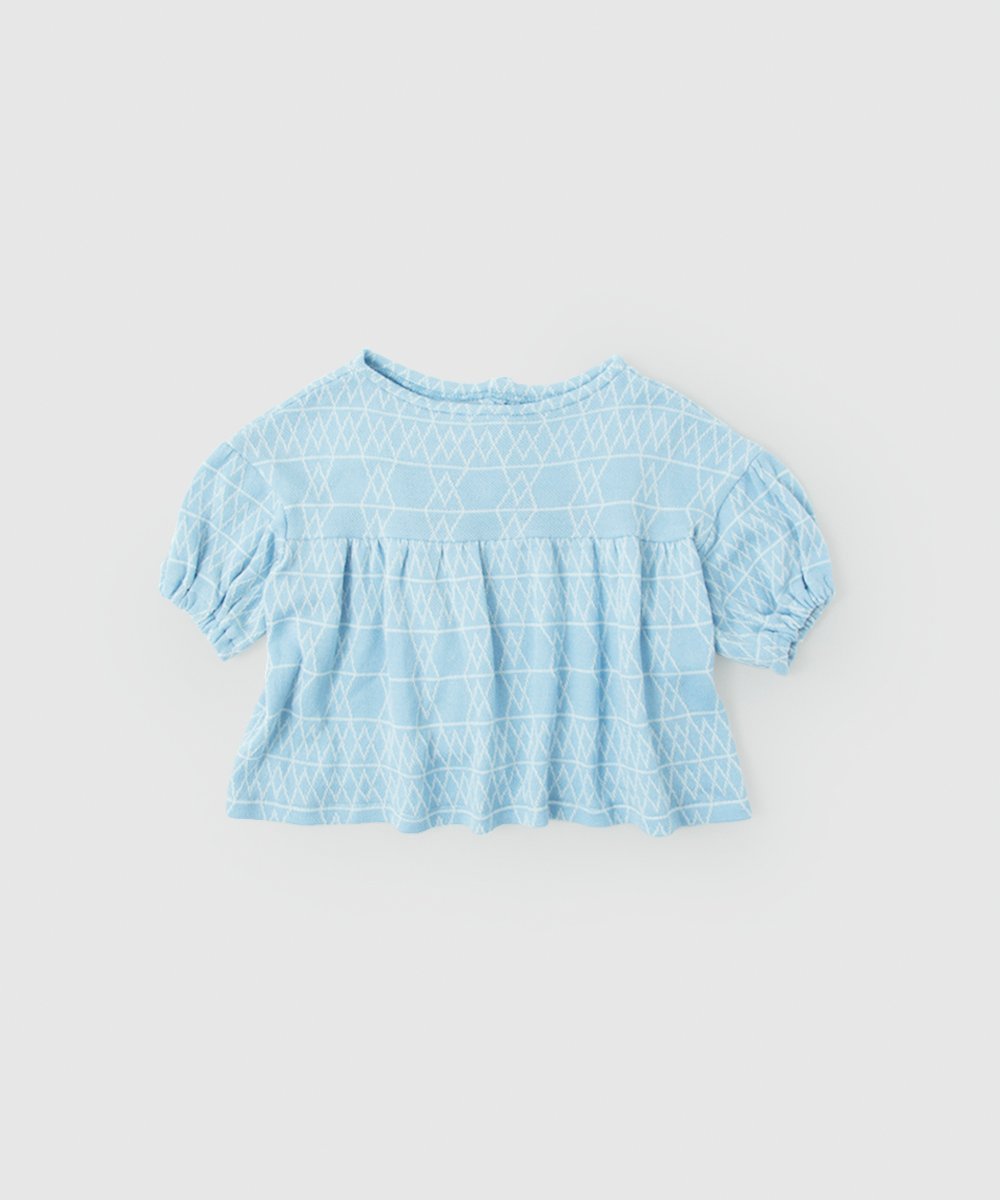 TRICOTE（トリコテ）COTTON OVER SHIRT赤ちゃん用のお洋服。1点1点柄のとり方が異なります。淡い色合いがより可愛らしい印象をあたえてくれます。薄手で柔らかく、綿100％なので肌触りのよい生地感です。後ろにスナップボタンがついているので着せやすくなっております。型番：TR73BA070-37-89 KS1256【採寸】Size : 80-90cm / Body Length : 35.5cm / Body Width : 39cm / Sleeve Width : 10cm商品のサイズについて【商品詳細】日本素材：100% COTTONサイズ：80-90cm※画面上と実物では多少色具合が異なって見える場合もございます。ご了承ください。商品のカラーについて 【予約商品について】 ※「先行予約販売中」「予約販売中」をご注文の際は予約商品についてをご確認ください。TRICOTE（トリコテ）COTTON OVER SHIRT赤ちゃん用のお洋服。1点1点柄のとり方が異なります。淡い色合いがより可愛らしい印象をあたえてくれます。薄手で柔らかく、綿100％なので肌触りのよい生地感です。後ろにスナップボタンがついているので着せやすくなっております。型番：TR73BA070-37-89 KS1256【採寸】Size : 80-90cm / Body Length : 35.5cm / Body Width : 39cm / Sleeve Width : 10cm商品のサイズについて【商品詳細】日本素材：100% COTTONサイズ：80-90cm※画面上と実物では多少色具合が異なって見える場合もございます。ご了承ください。商品のカラーについて 【予約商品について】 ※「先行予約販売中」「予約販売中」をご注文の際は予約商品についてをご確認ください。■重要なお知らせ※ 当店では、ギフト配送サービス及びラッピングサービスを行っておりません。ご注文者様とお届け先が違う場合でも、タグ（値札）付「納品書 兼 返品連絡票」同梱の状態でお送り致しますのでご了承ください。 ラッピング・ギフト配送について※ 2点以上ご購入の場合、全ての商品が揃い次第一括でのお届けとなります。お届け予定日の異なる商品をお買い上げの場合はご注意下さい。お急ぎの商品がございましたら分けてご購入いただきますようお願い致します。発送について ※ 買い物カートに入れるだけでは在庫確保されませんのでお早めに購入手続きをしてください。当店では在庫を複数サイトで共有しているため、同時にご注文があった場合、売切れとなってしまう事がございます。お手数ですが、ご注文後に当店からお送りする「ご注文内容の確認メール」をご確認ください。ご注文の確定について ※ Rakuten Fashionの商品ページに記載しているメーカー希望小売価格は、楽天市場「商品価格ナビ」に登録されている価格に準じています。 商品の価格についてTRICOTETRICOTEのベビートップスマタニティウェア・ベビー用品ご注文・お届けについて発送ガイドラッピンググッズ3,980円以上送料無料ご利用ガイド