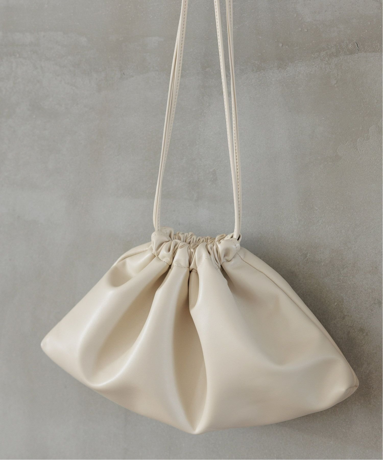 【SALE／30%OFF】LAKOLE FL2WAYヨコショルダー ラコレ バッグ ショルダーバッグ グレー シルバー イエロー ブラックのサムネイル