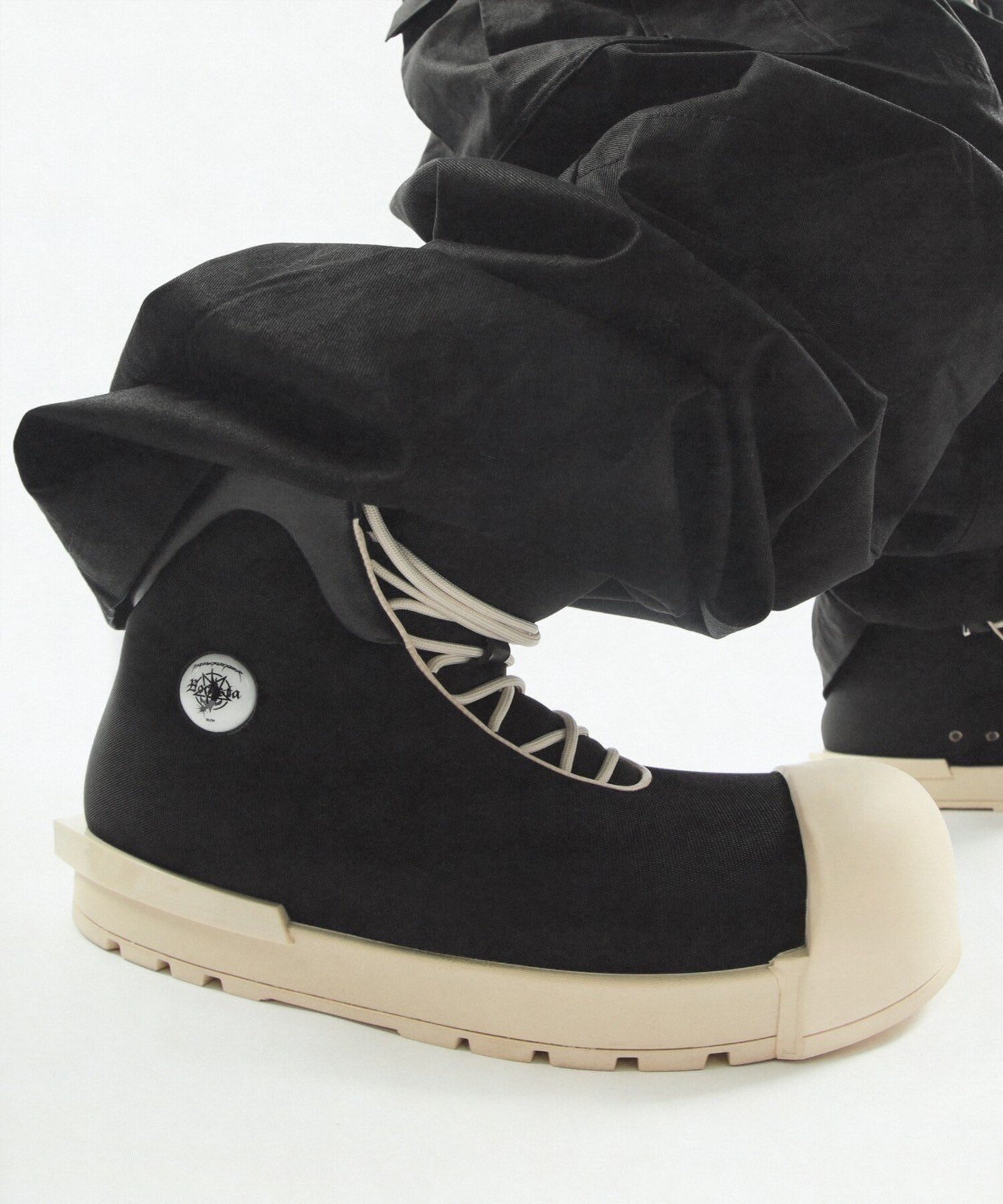 F.V.V.O 【F.V.V.O】THICK SOLED HIGH TOP BOOTS ネバーマインドザエックスユー／チカシツプラス シューズ・靴 スニーカー ブラック【送料無料】