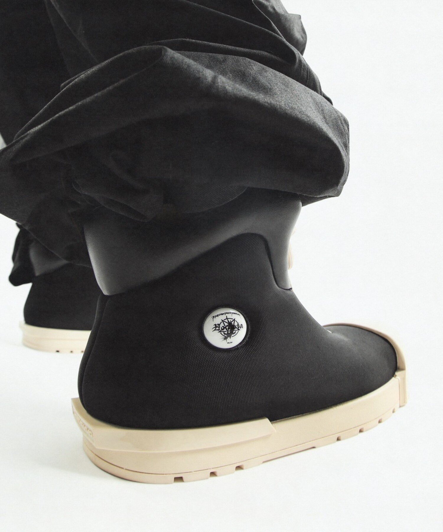 F.V.V.O 【F.V.V.O】THICK SOLED HIGH TOP BOOTS ネバーマインドザエックスユー／チカシツプラス シューズ・靴 スニーカー ブラック【送料無料】